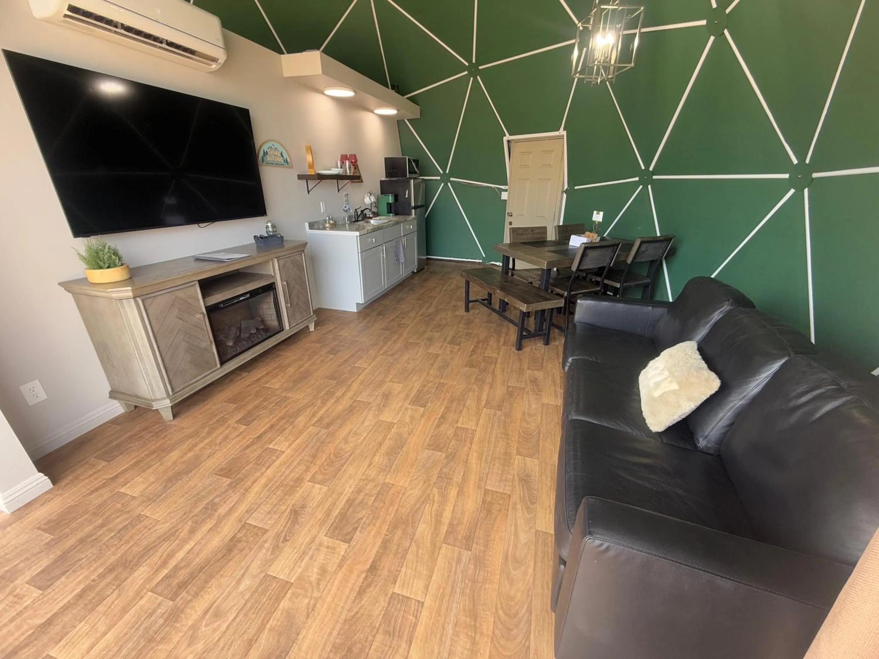 TV and multimedia in Bryce Glamp And Camp