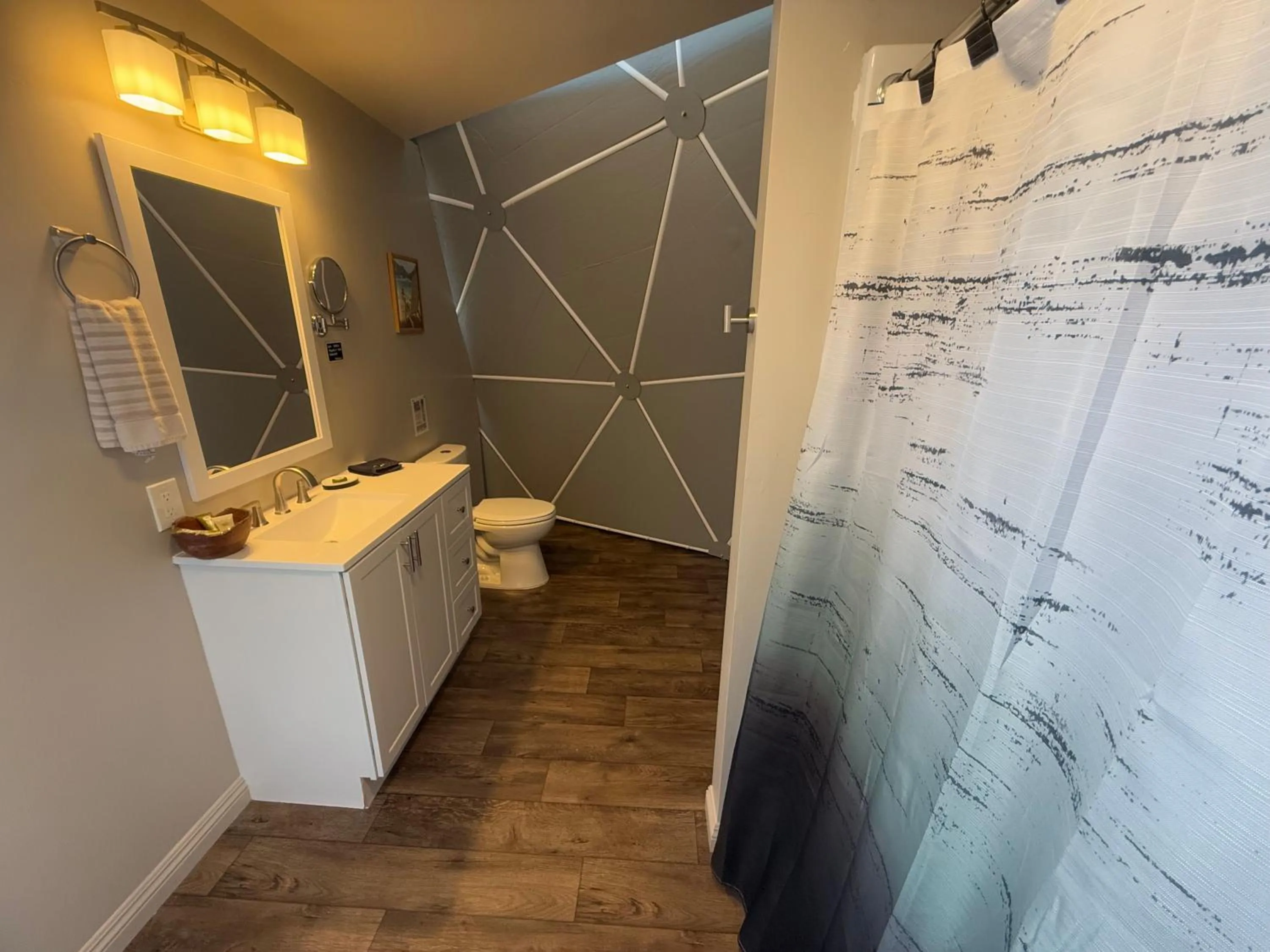 Shower in Bryce Glamp And Camp