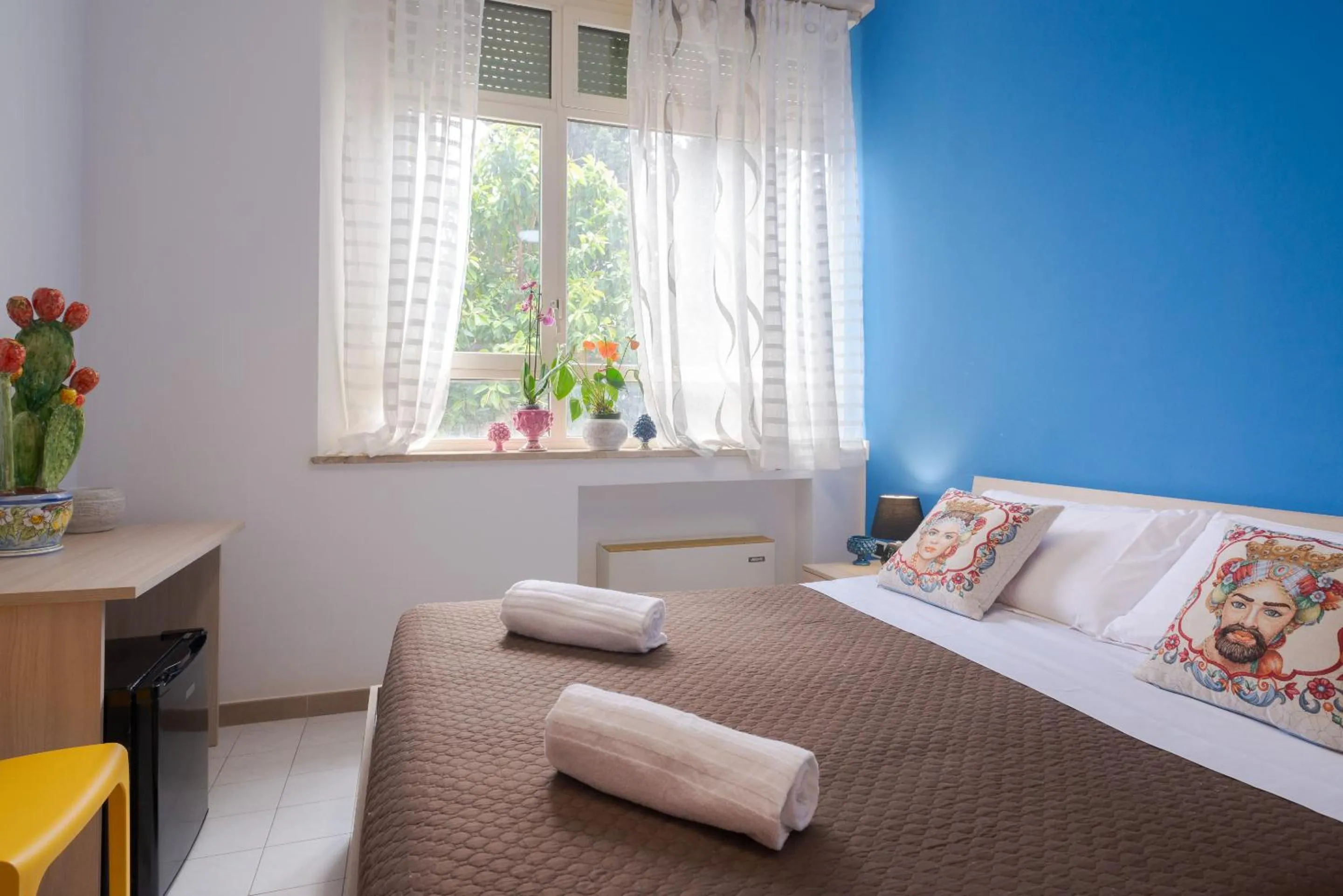 Bedroom, Bed in Lady Hill