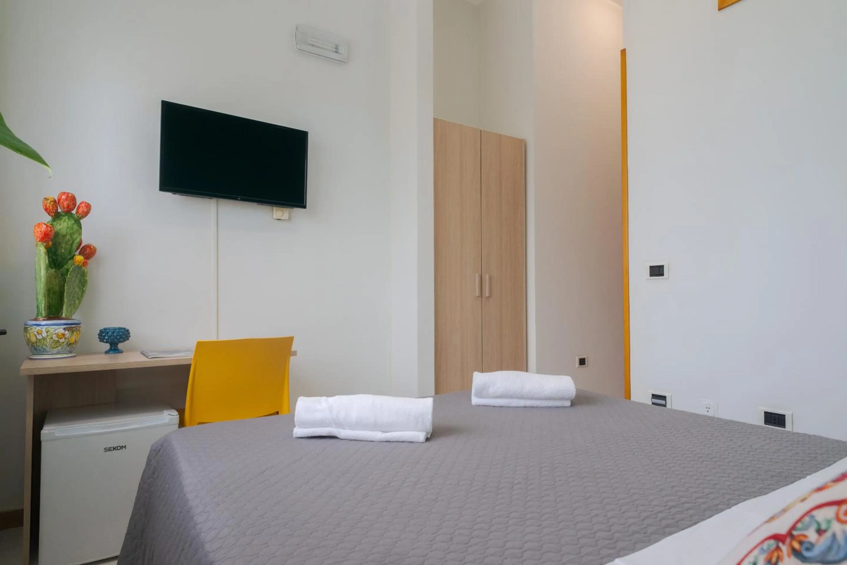 Bedroom, Bed in Lady Hill