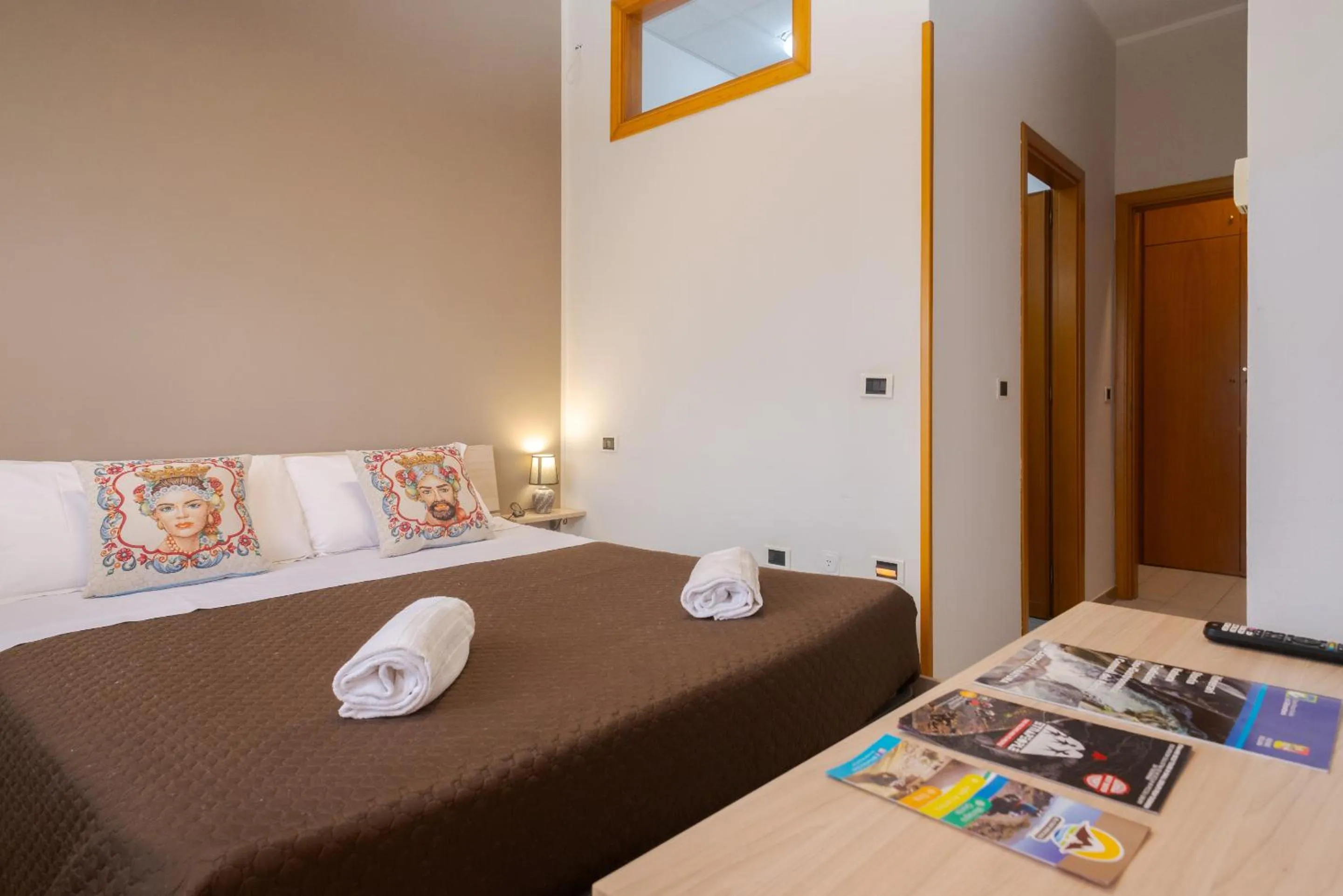 Bedroom, Bed in Lady Hill