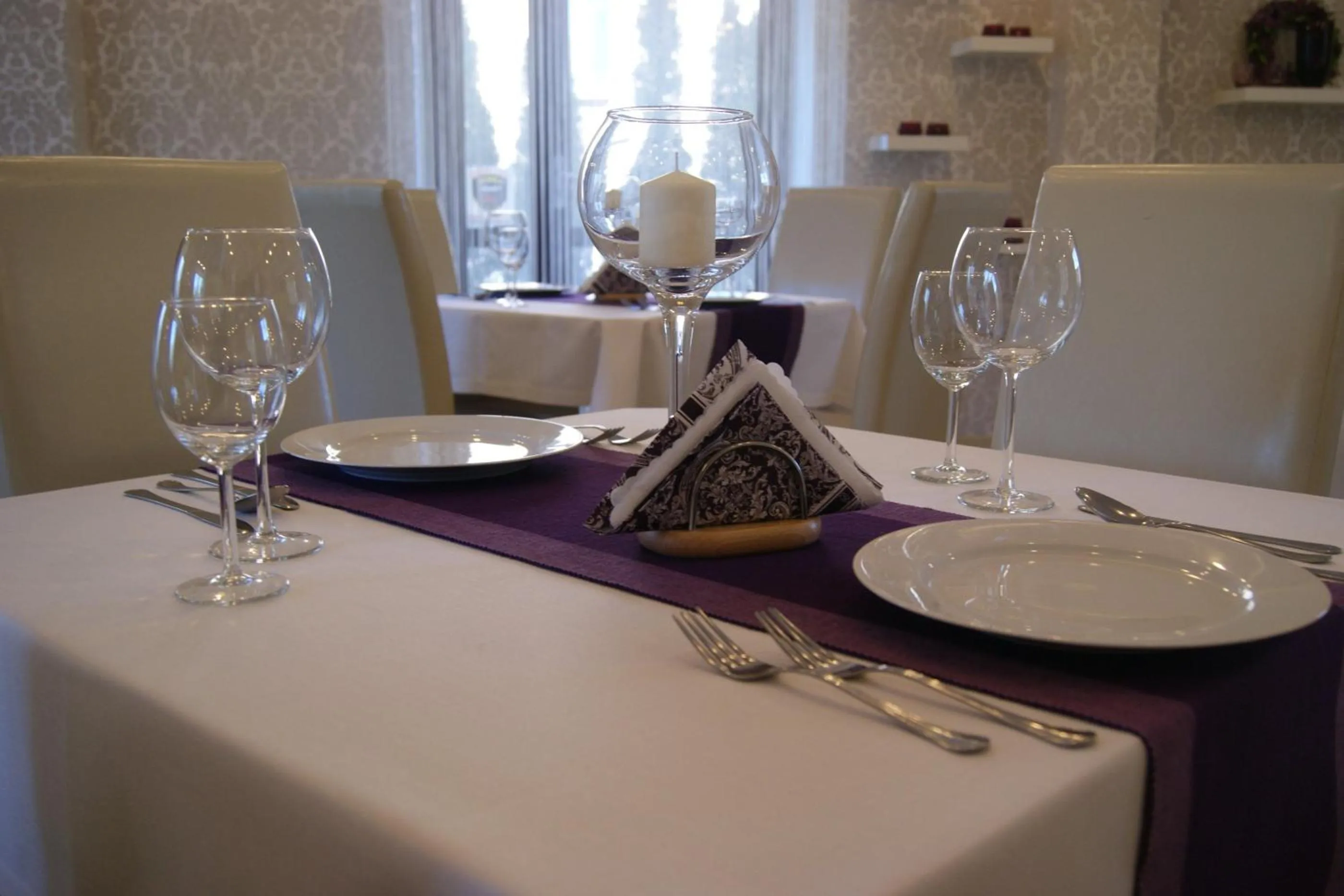 Restaurant/places to eat in Hotel Petrus