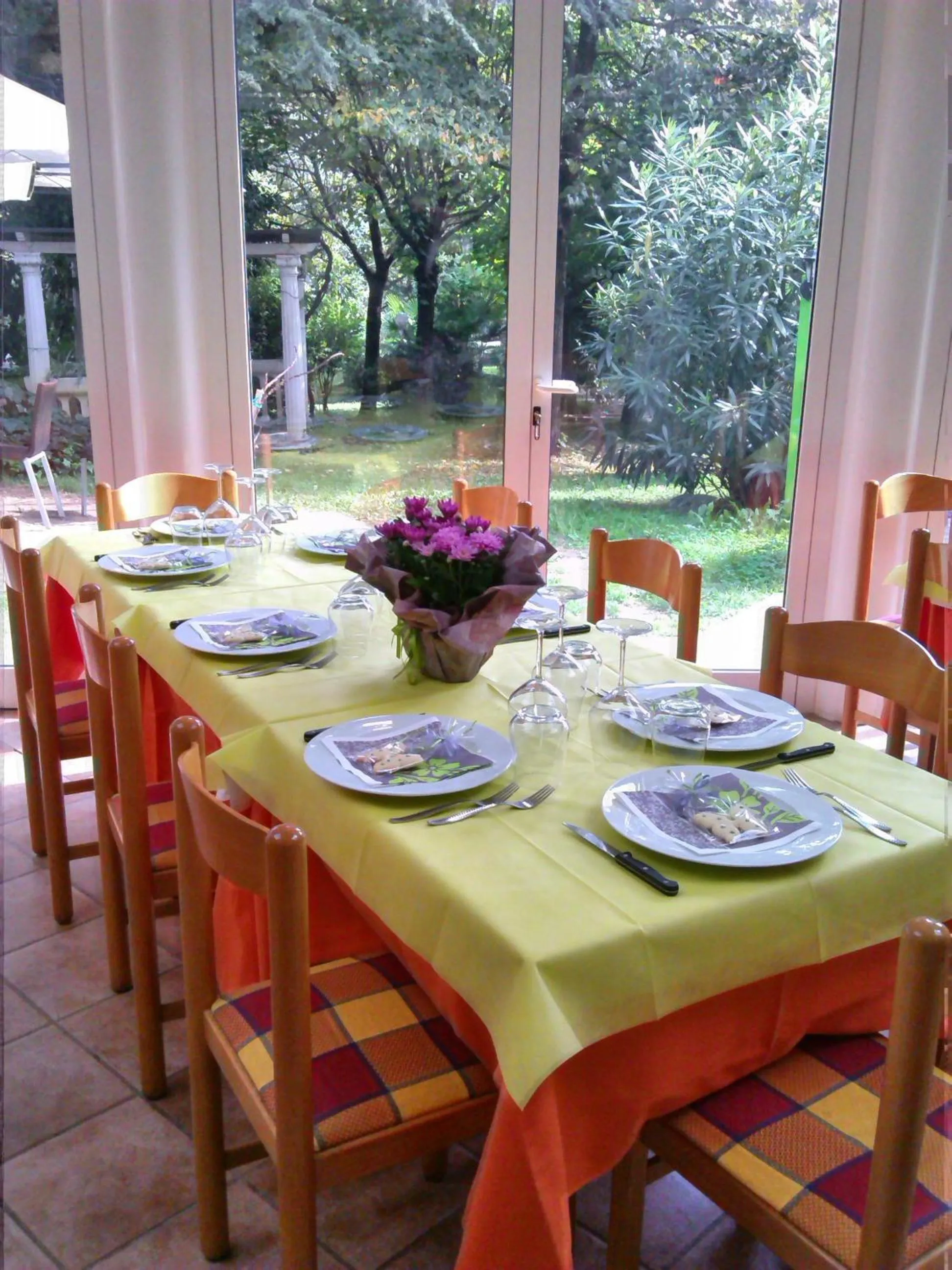 Restaurant/places to eat in Park Hotel