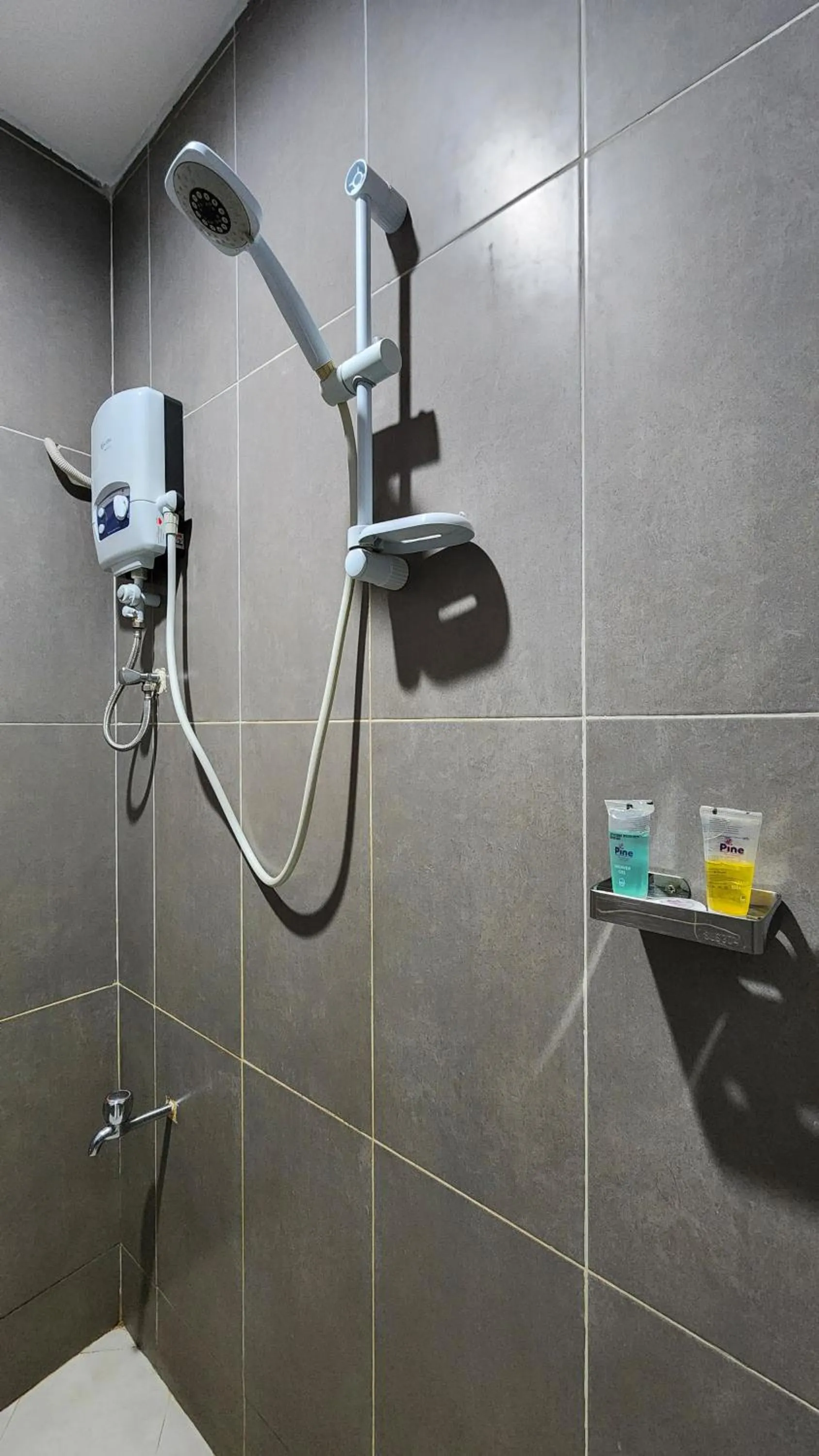 Shower in Golden Castle Hotel Hoima