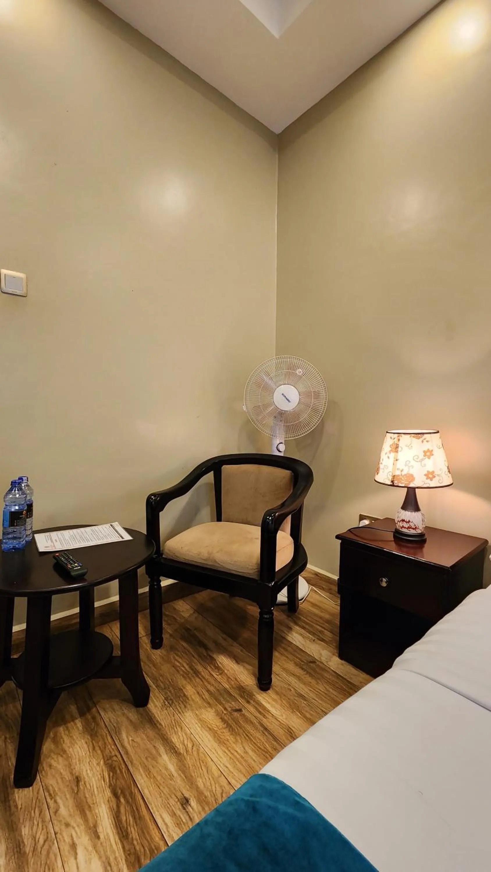 Living room, Bed in Golden Castle Hotel Hoima