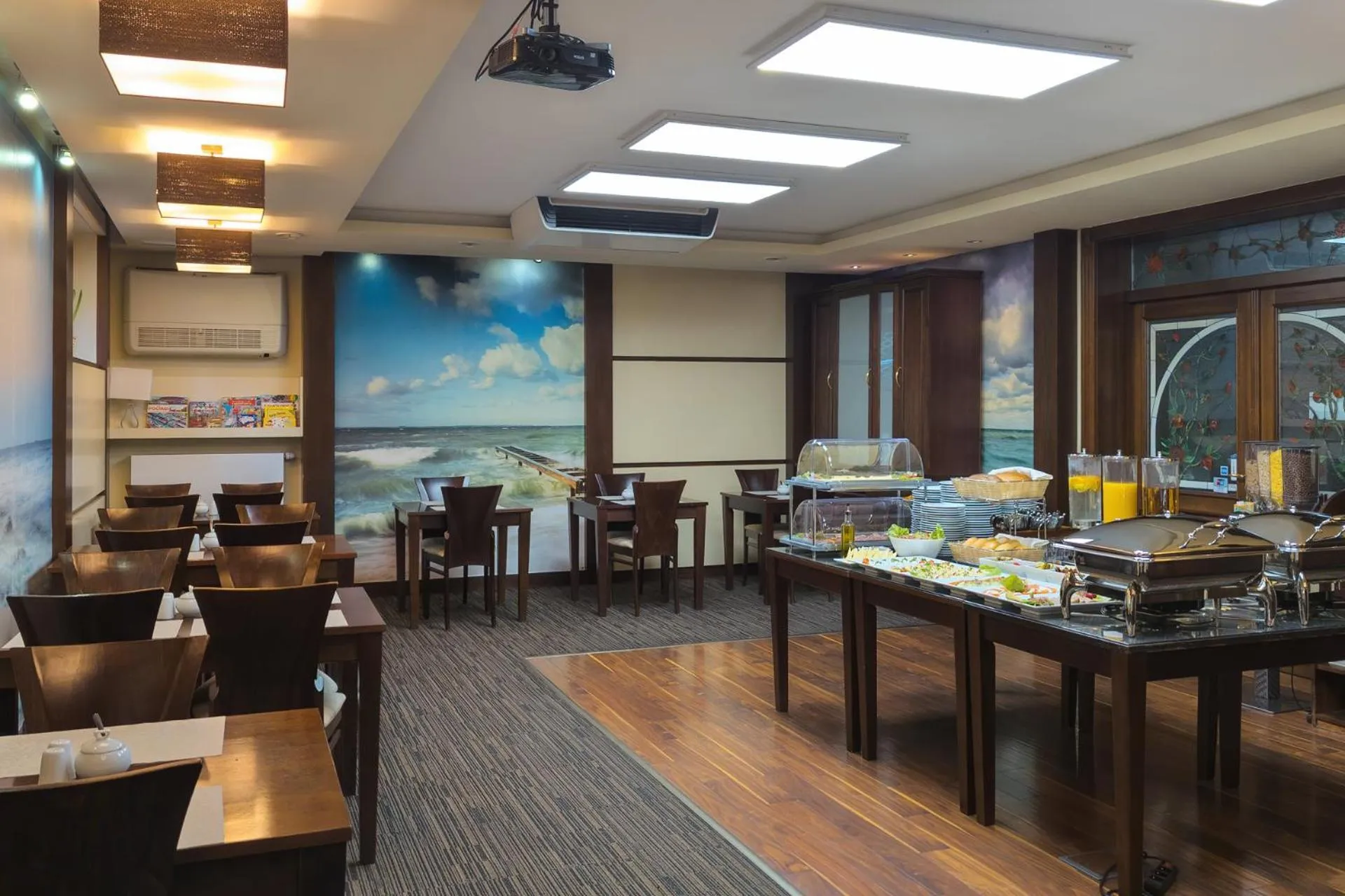 Restaurant/places to eat in Villa Angela