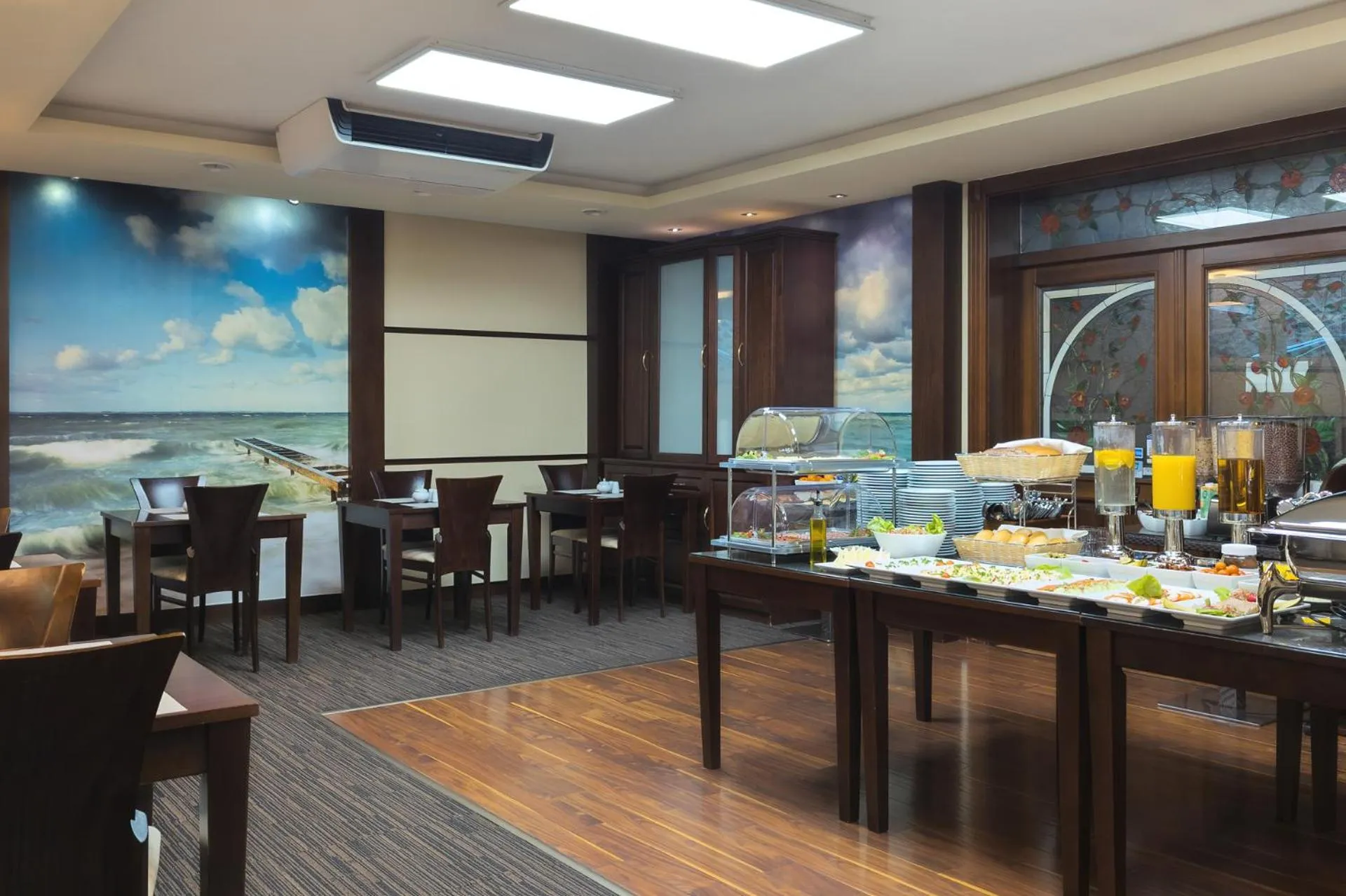 Restaurant/places to eat in Villa Angela