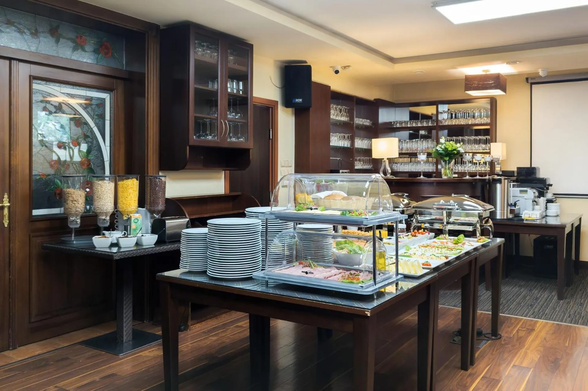 Restaurant/places to eat in Villa Angela