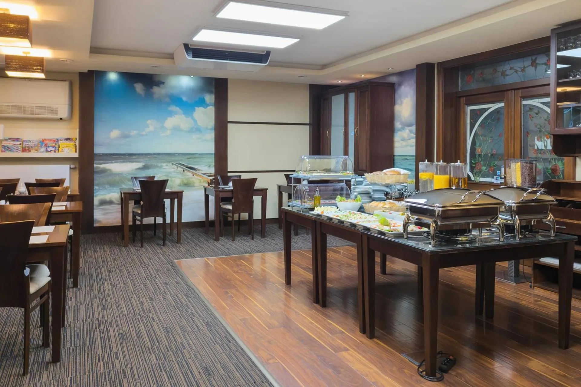 Restaurant/places to eat in Villa Angela