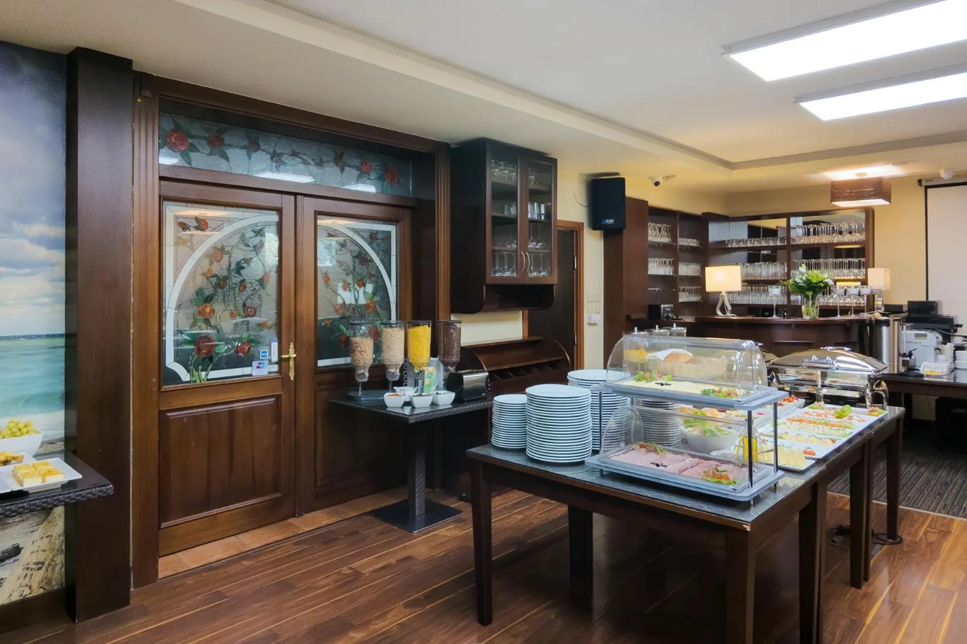 Restaurant/places to eat in Villa Angela