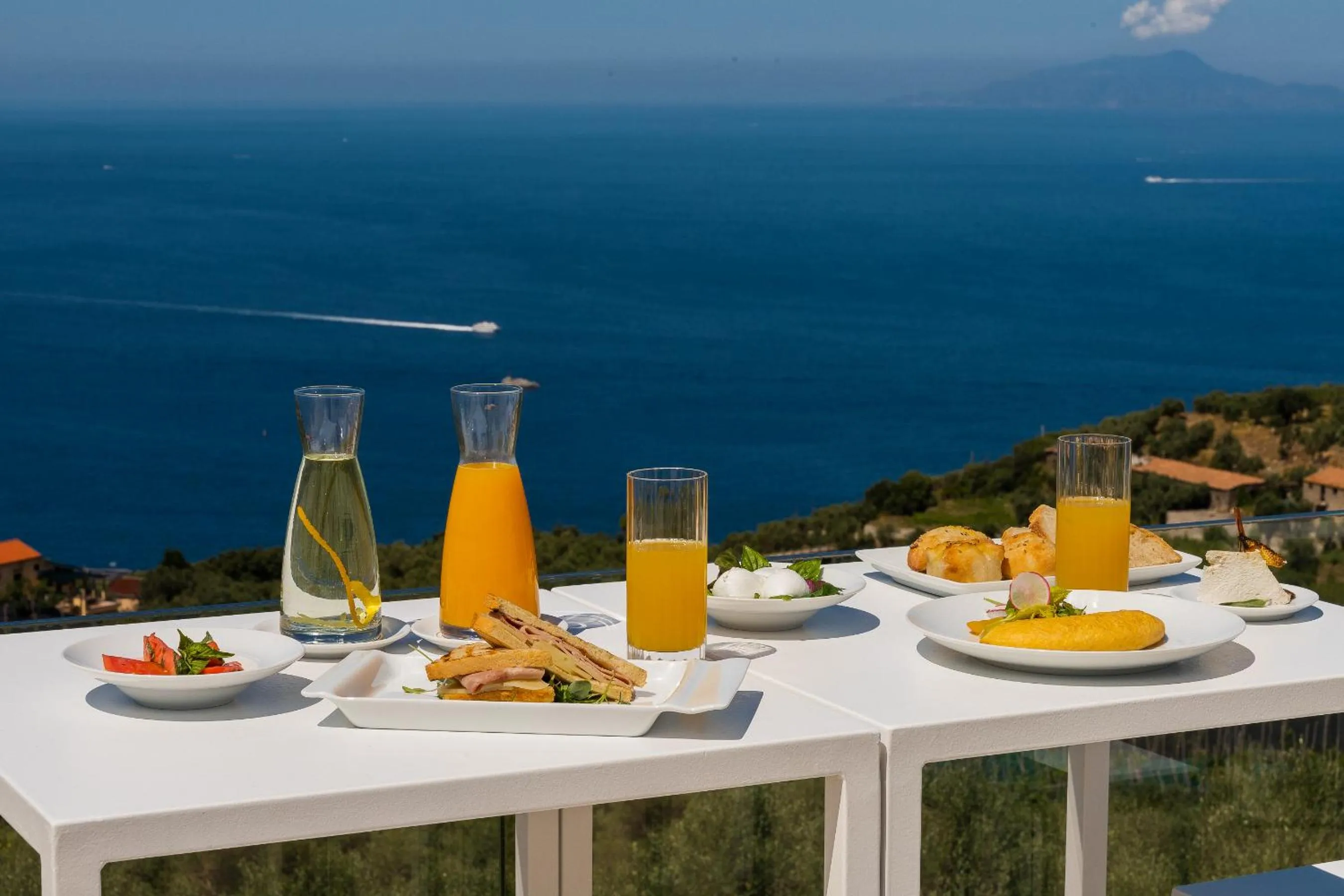 Breakfast in Villa Eliana