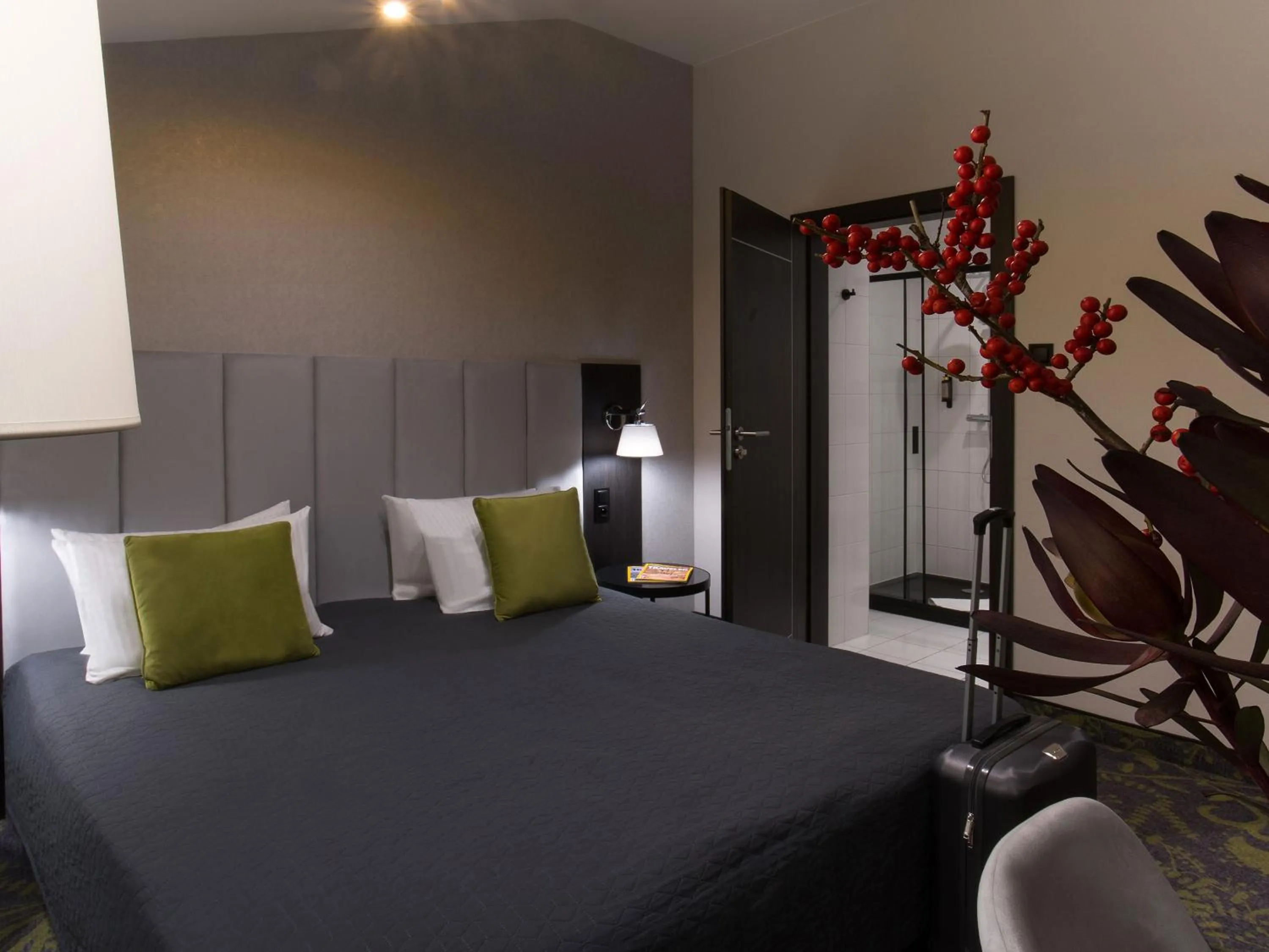 Bedroom, Bed in Hotel Atrium