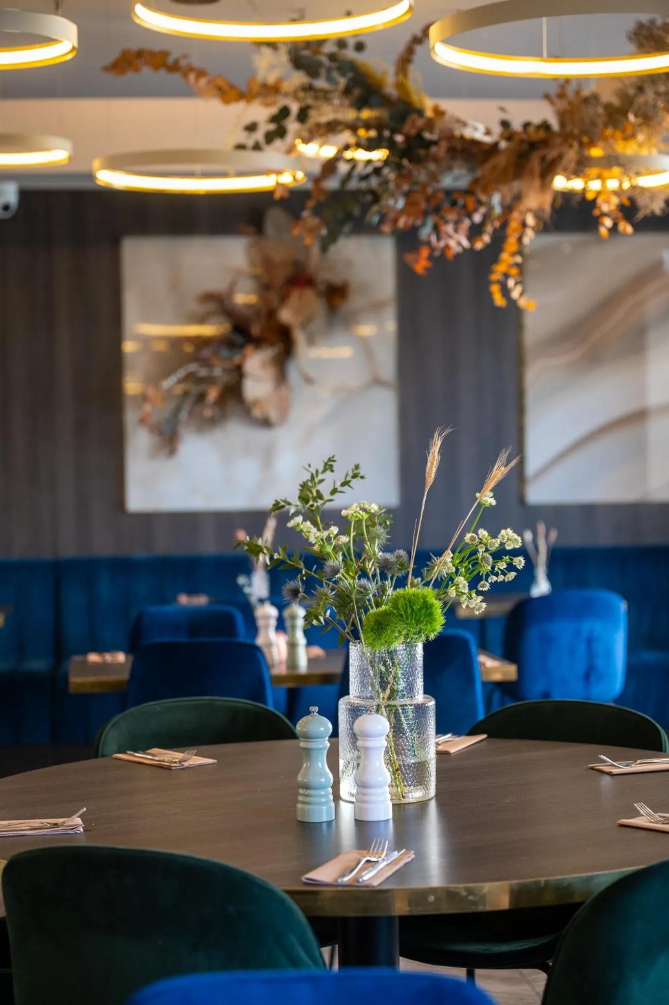 Restaurant/places to eat in Hotel Atrium