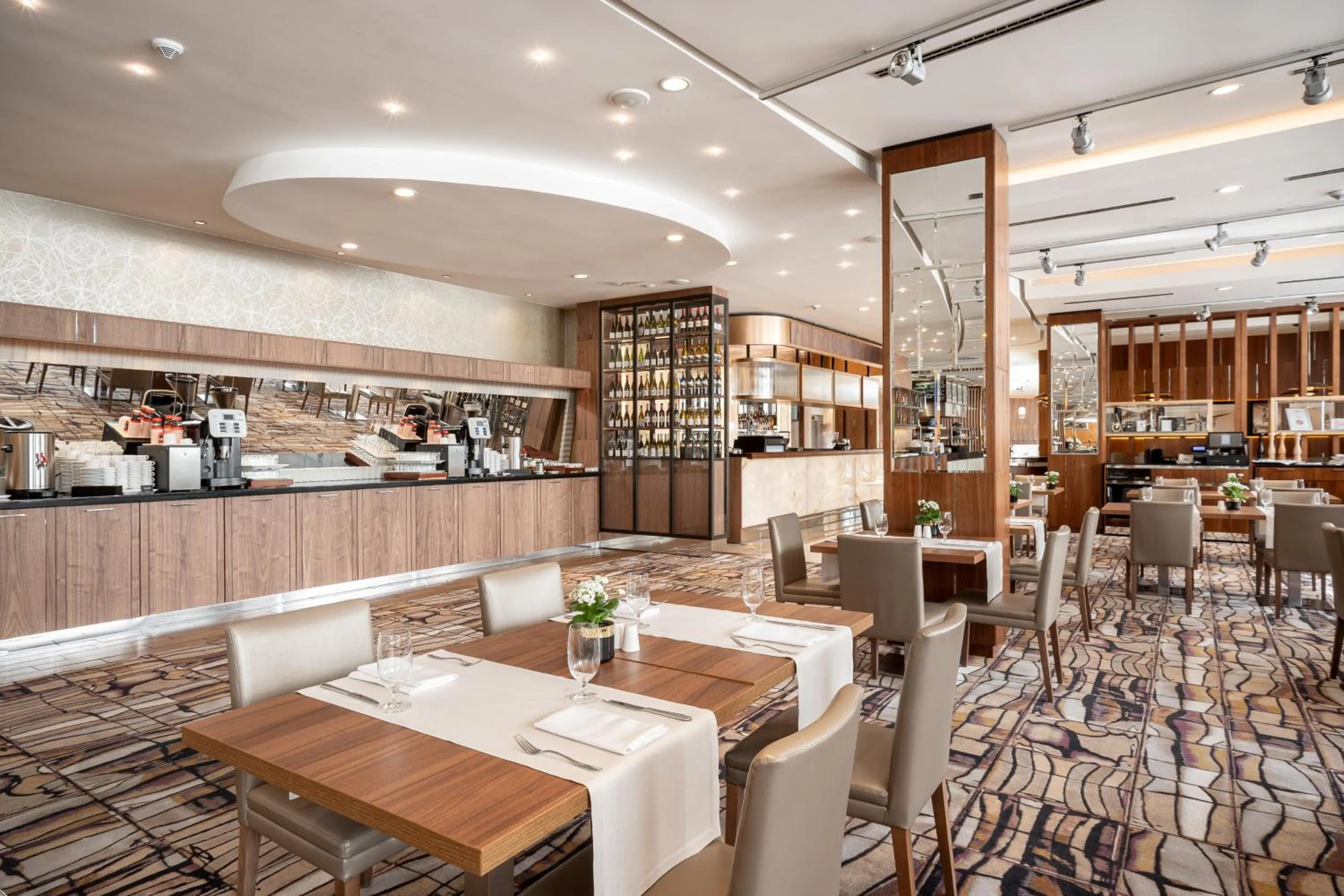 Restaurant/places to eat in Airport Hotel Okęcie