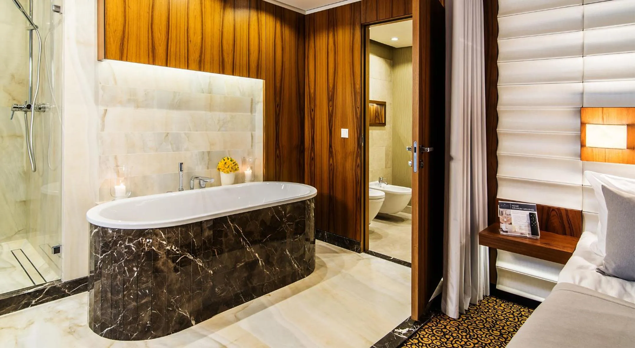 Toilet, Bed in Airport Hotel Okęcie