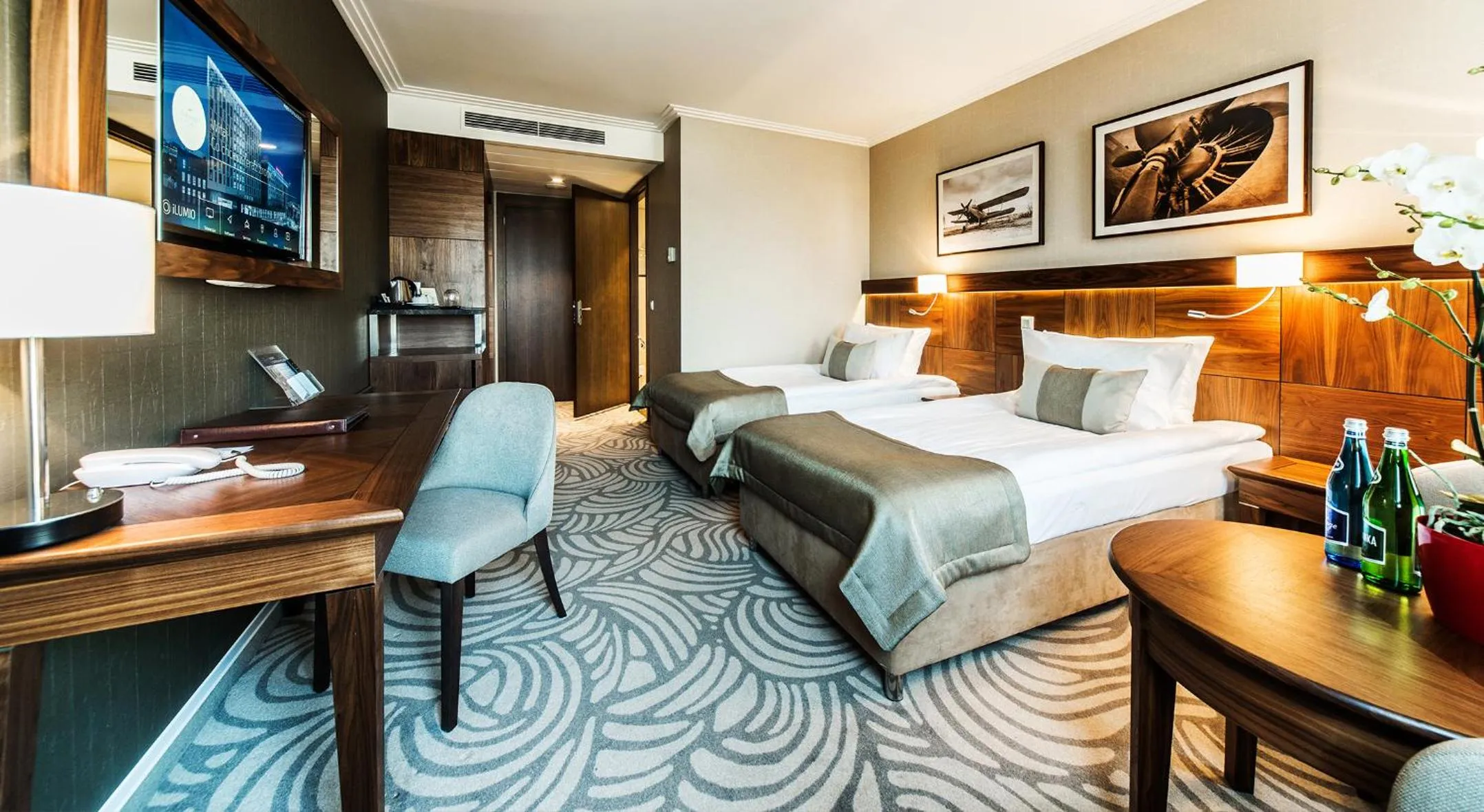 Shower, Bed in Airport Hotel Okęcie