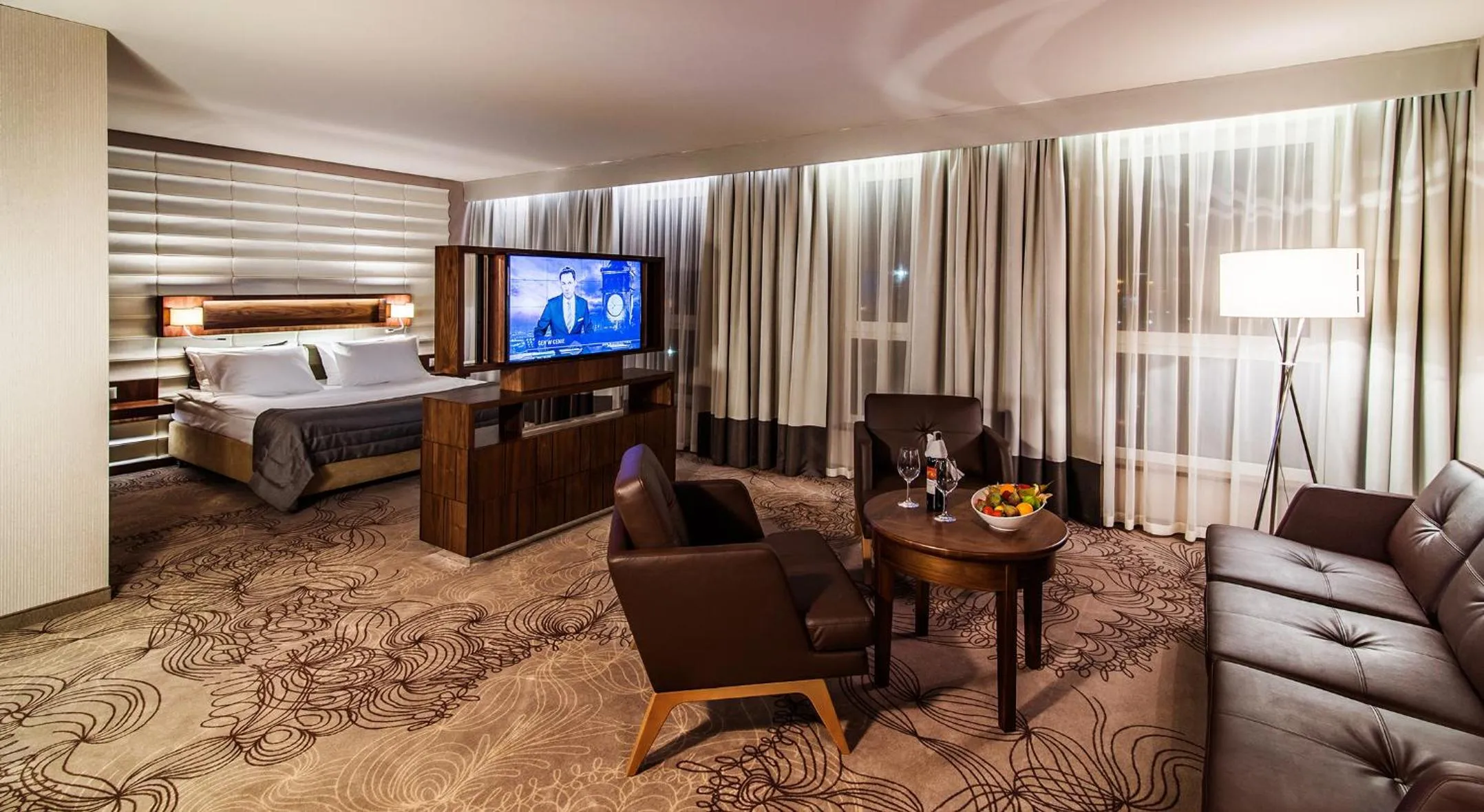 Shower, Bed in Airport Hotel Okęcie