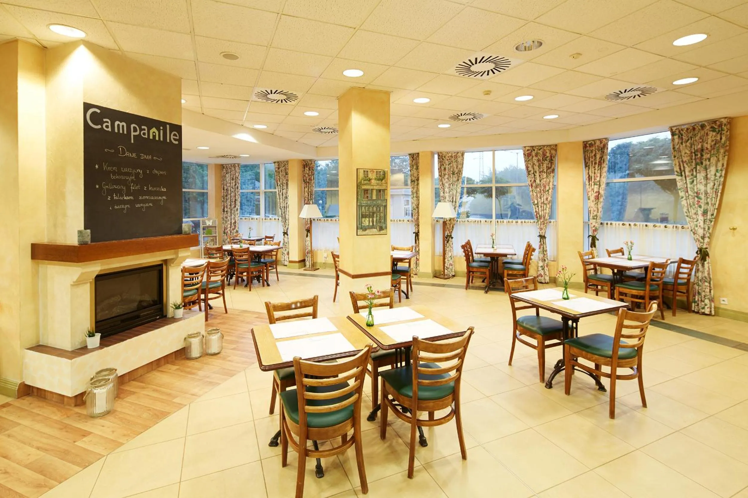 Restaurant/places to eat in Campanile Poznan