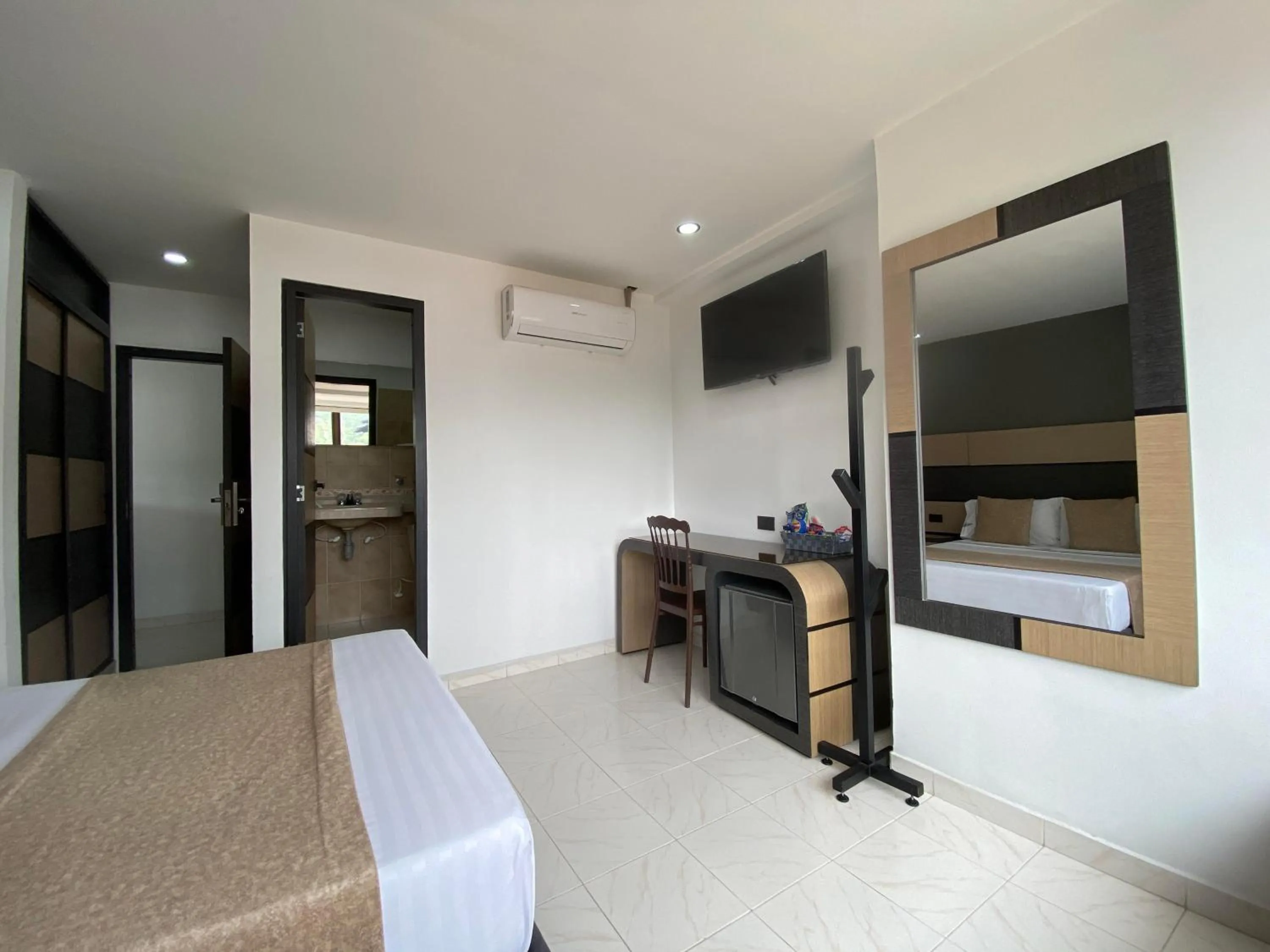 Bedroom, Bed in Hotel Plaza Real Ocaña