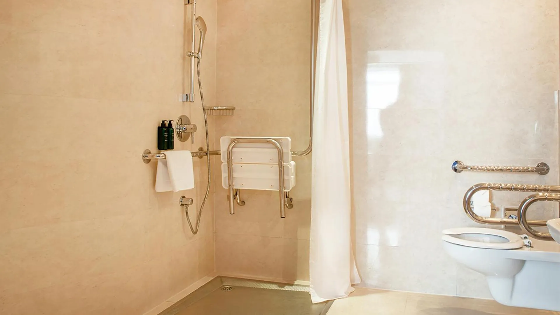 Shower in Europeum Hotel