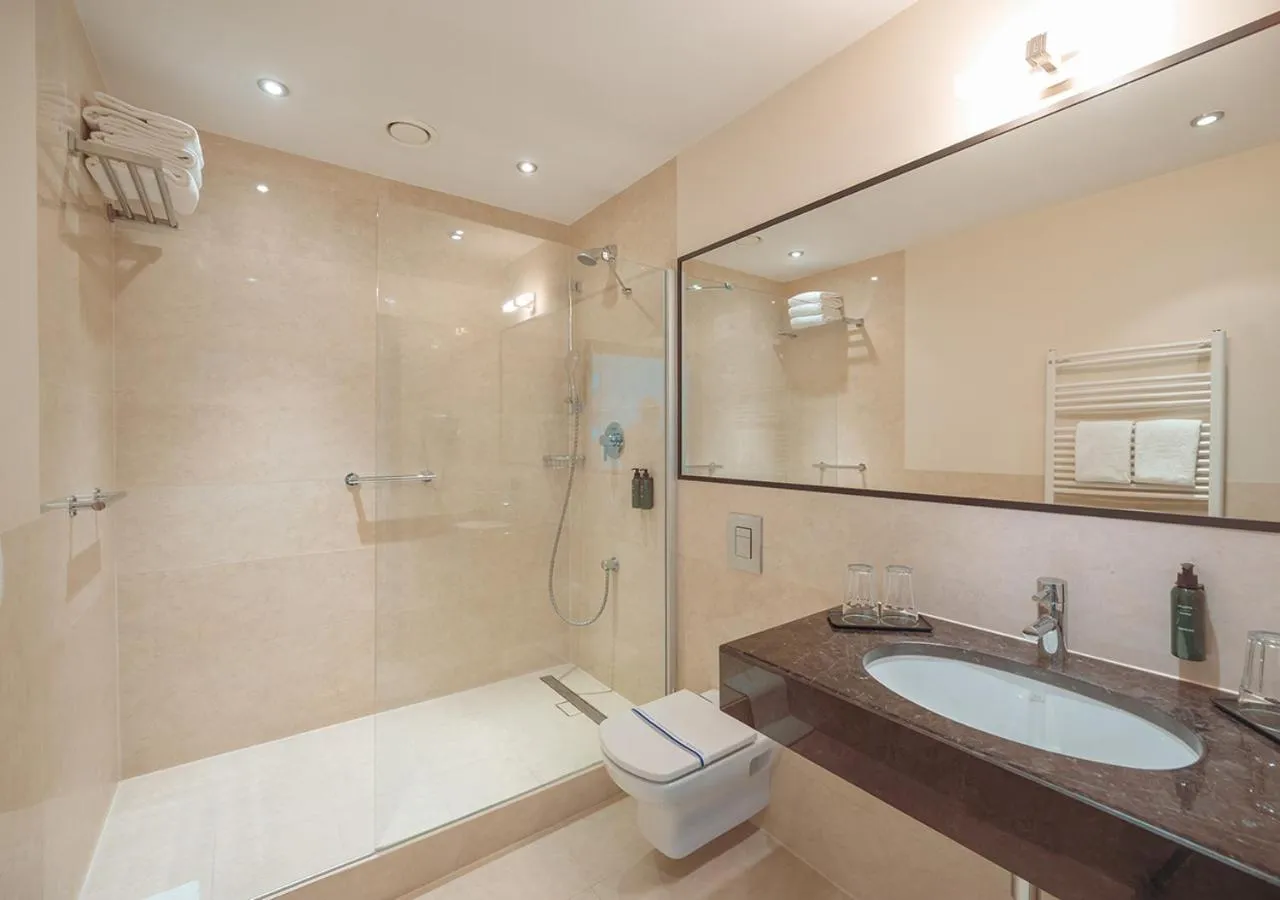 Shower in Europeum Hotel