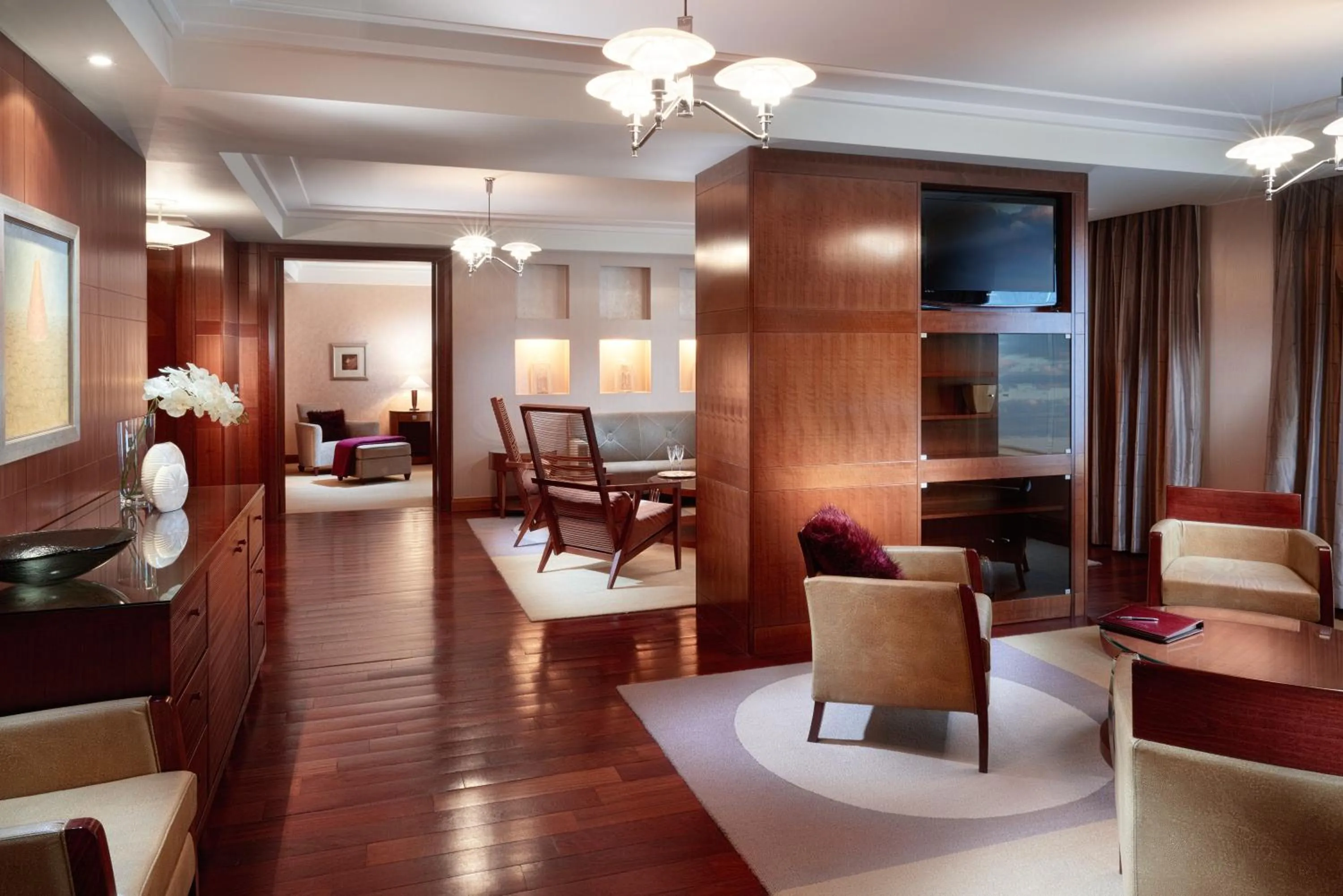 TV and multimedia in Regent Warsaw Hotel