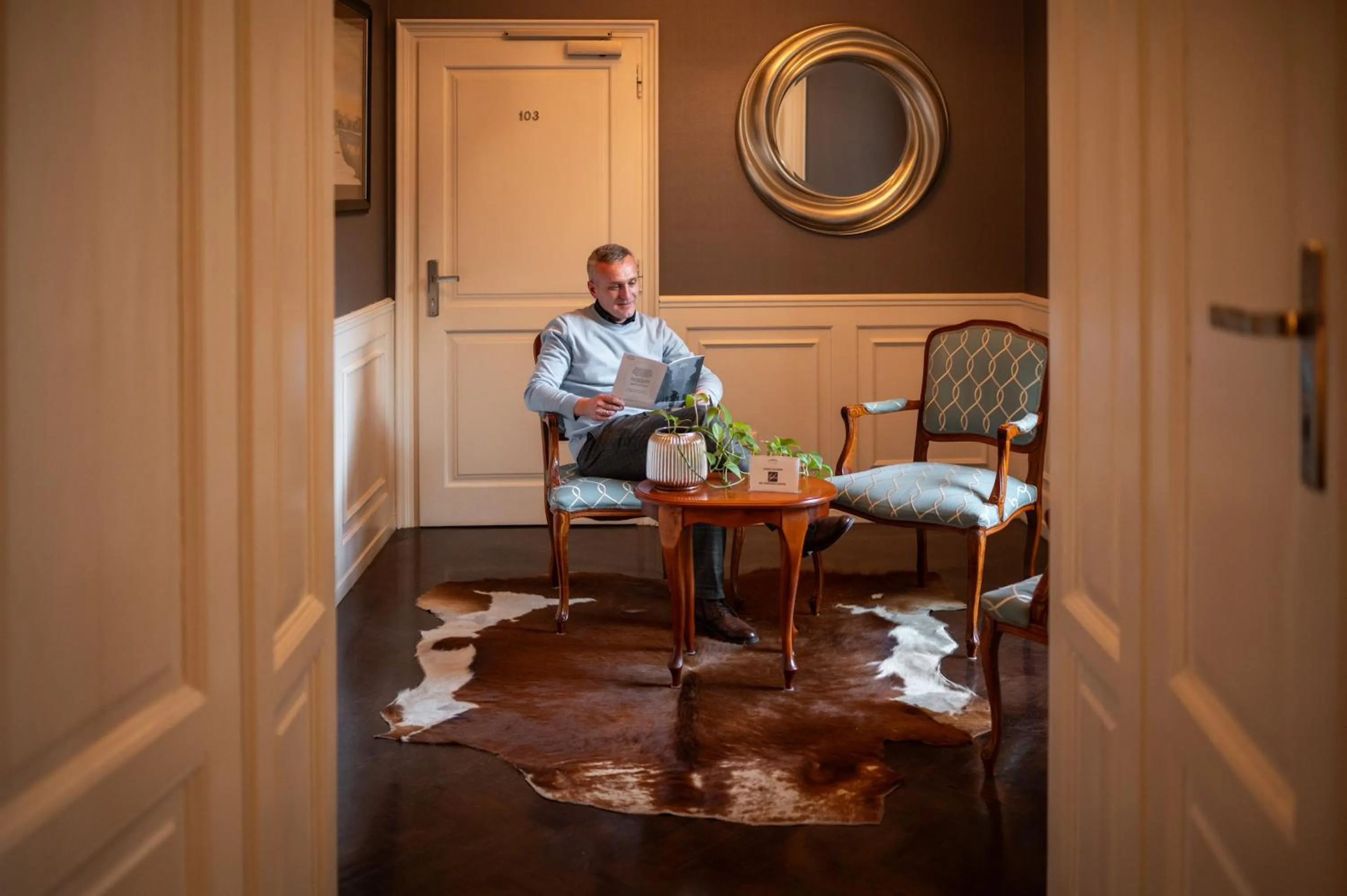 People in Hotel Senacki