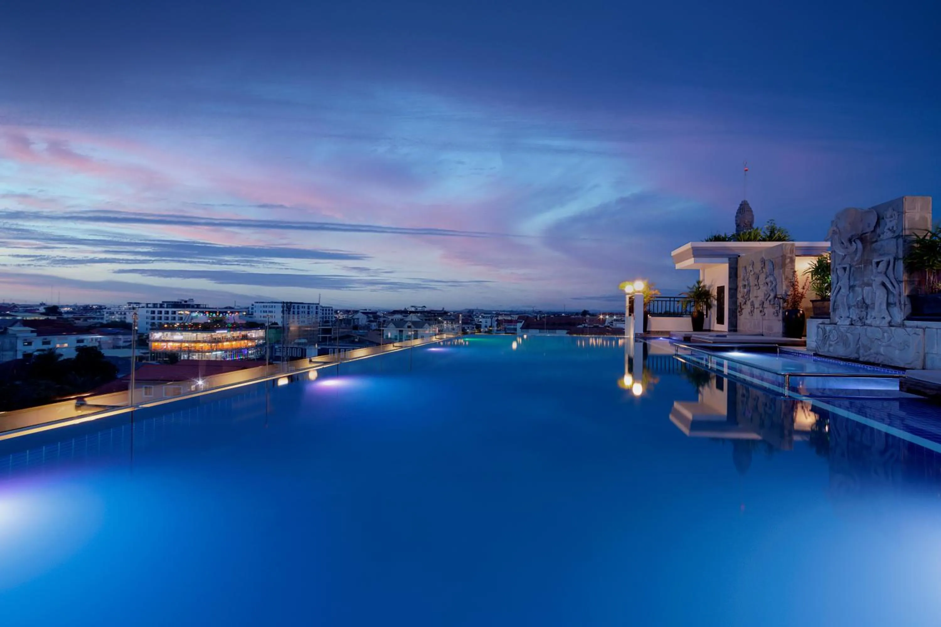 Swimming pool in Two Seasons Siem Reap Hotel