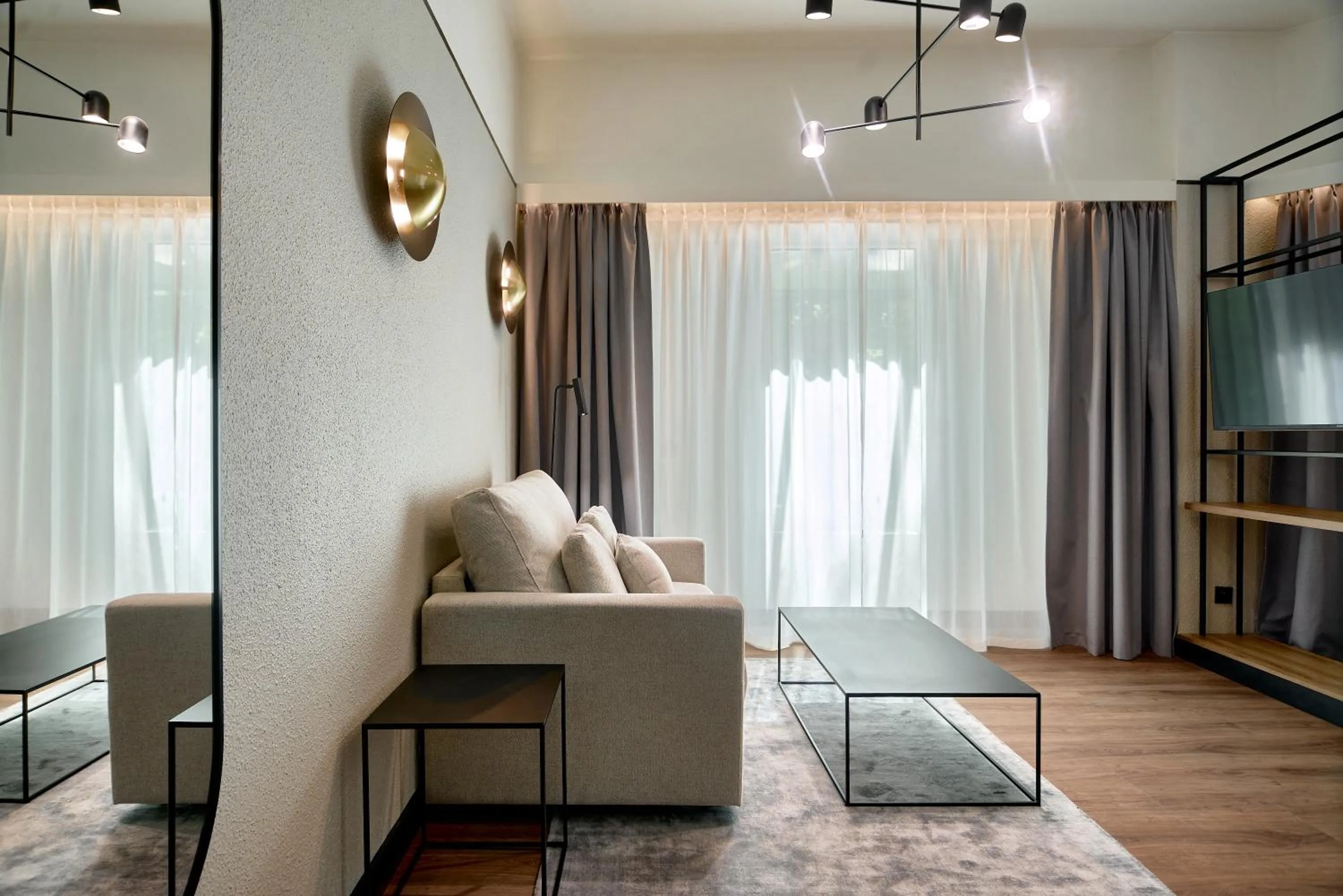 Communal lounge/ TV room in CAMPANILE PRIME Krakow Old Town