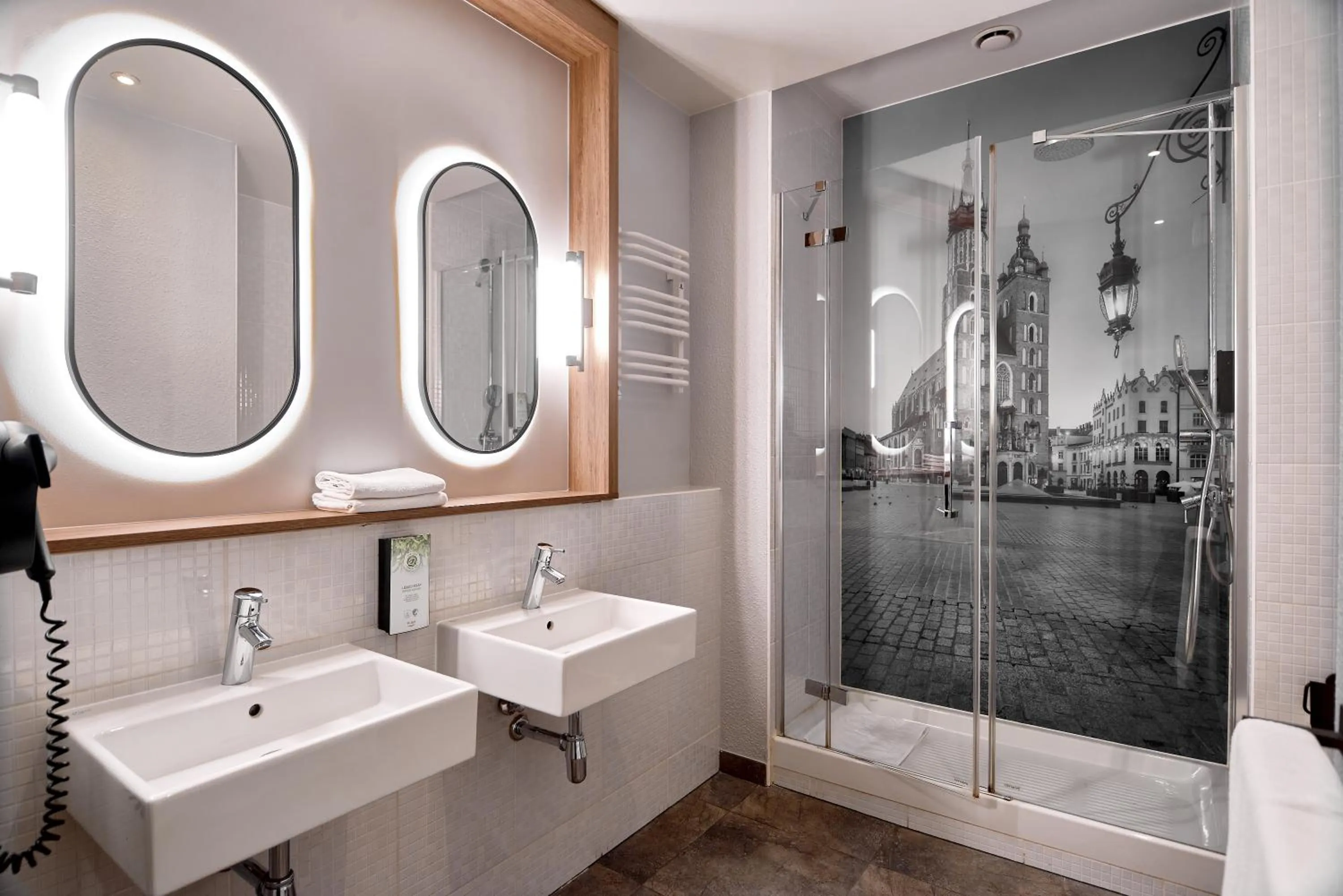 Shower in CAMPANILE PRIME Krakow Old Town