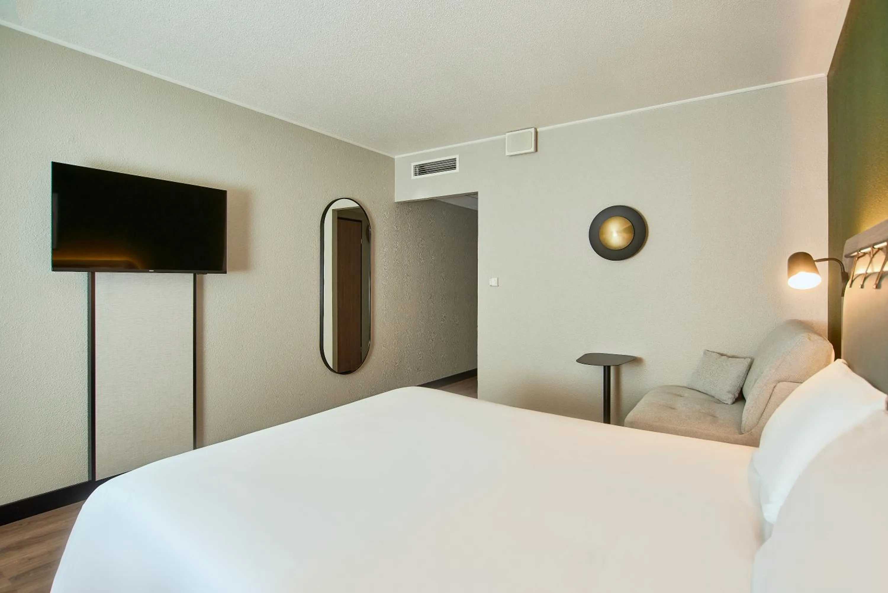 TV and multimedia, Bed in CAMPANILE PRIME Krakow Old Town