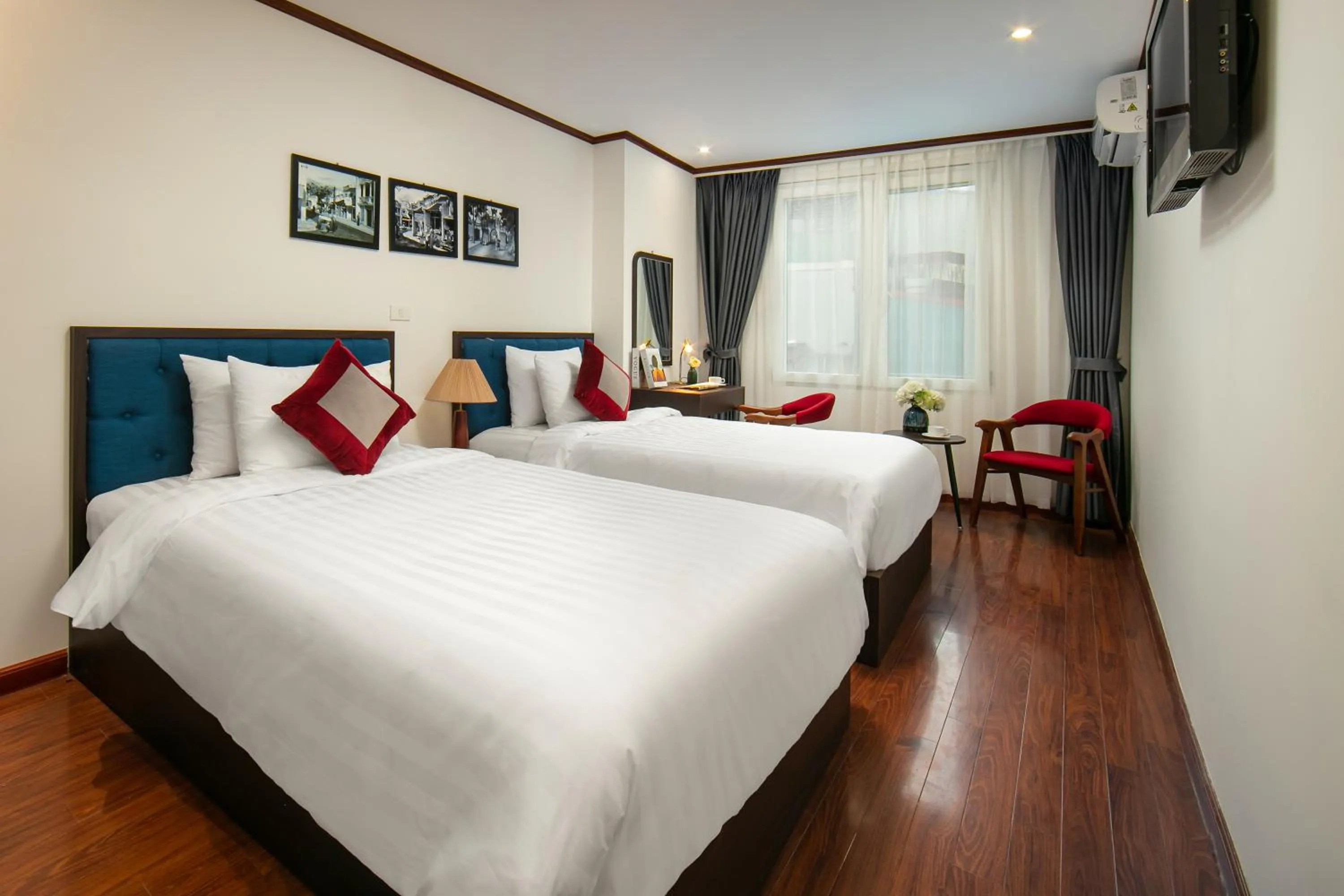 Photo of the whole room, Bed in Silk Flower Hotel & Spa