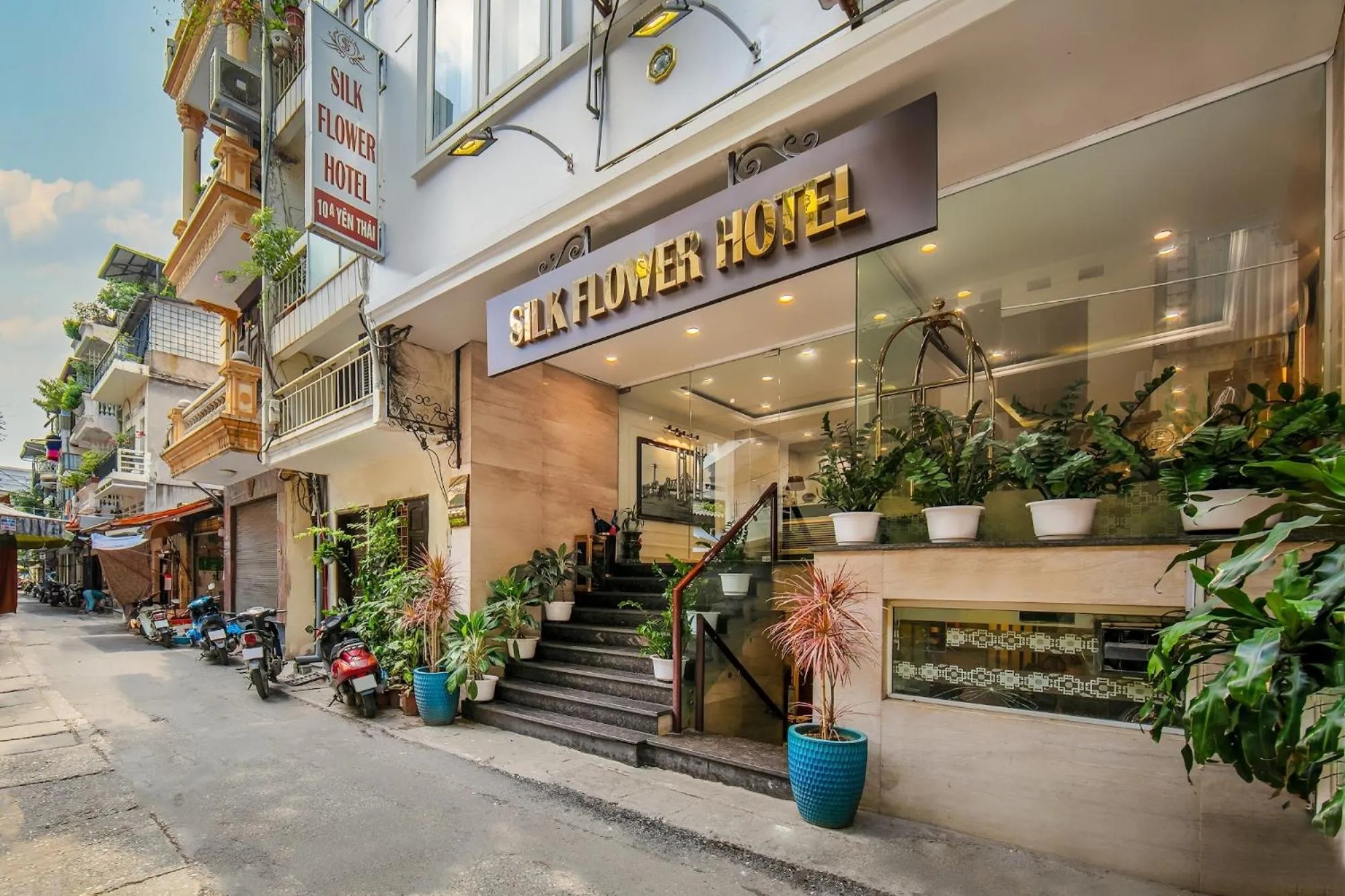 Property building in Silk Flower Hotel & Spa