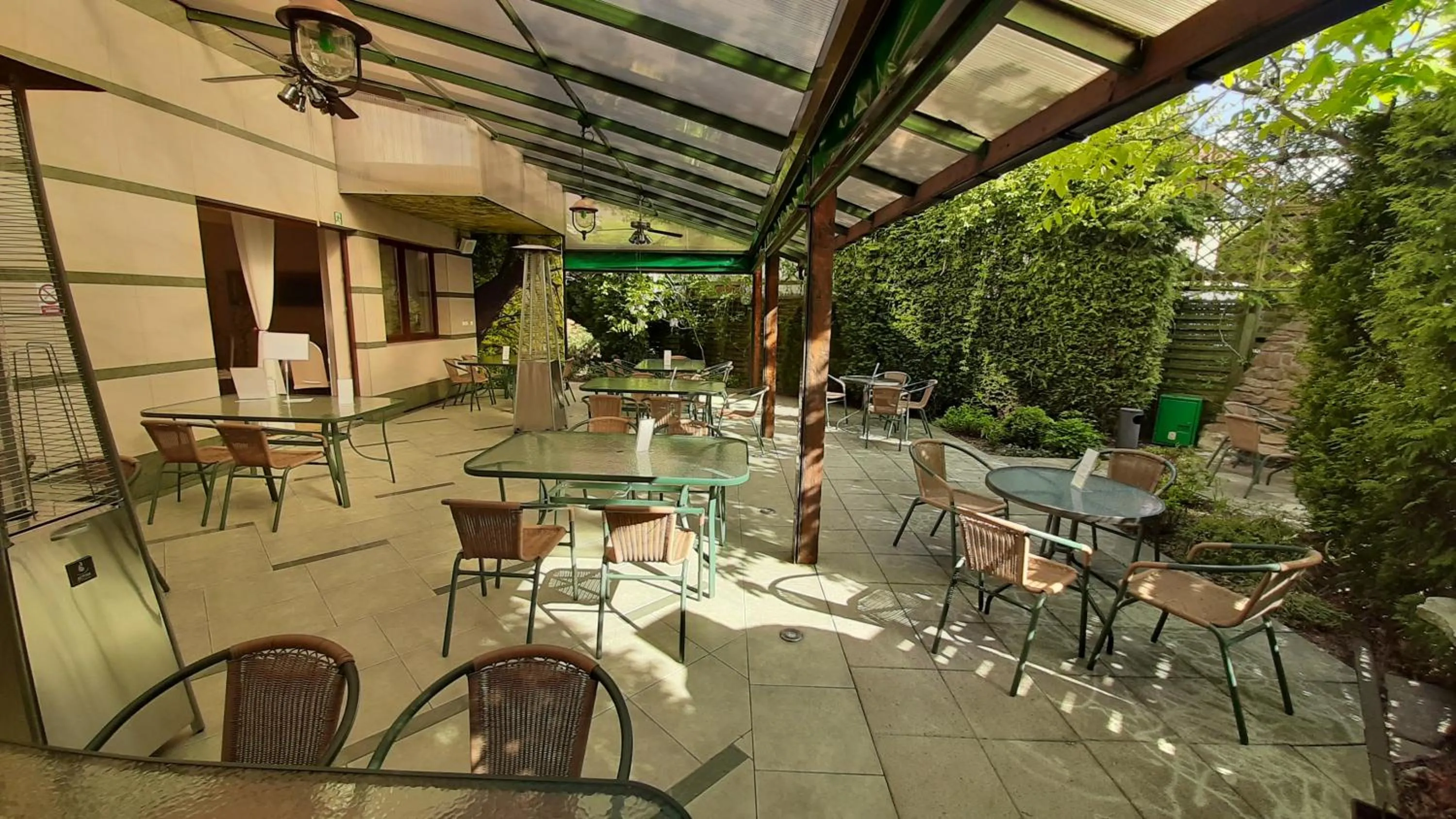 Patio in Hotel City SM Business & Spa