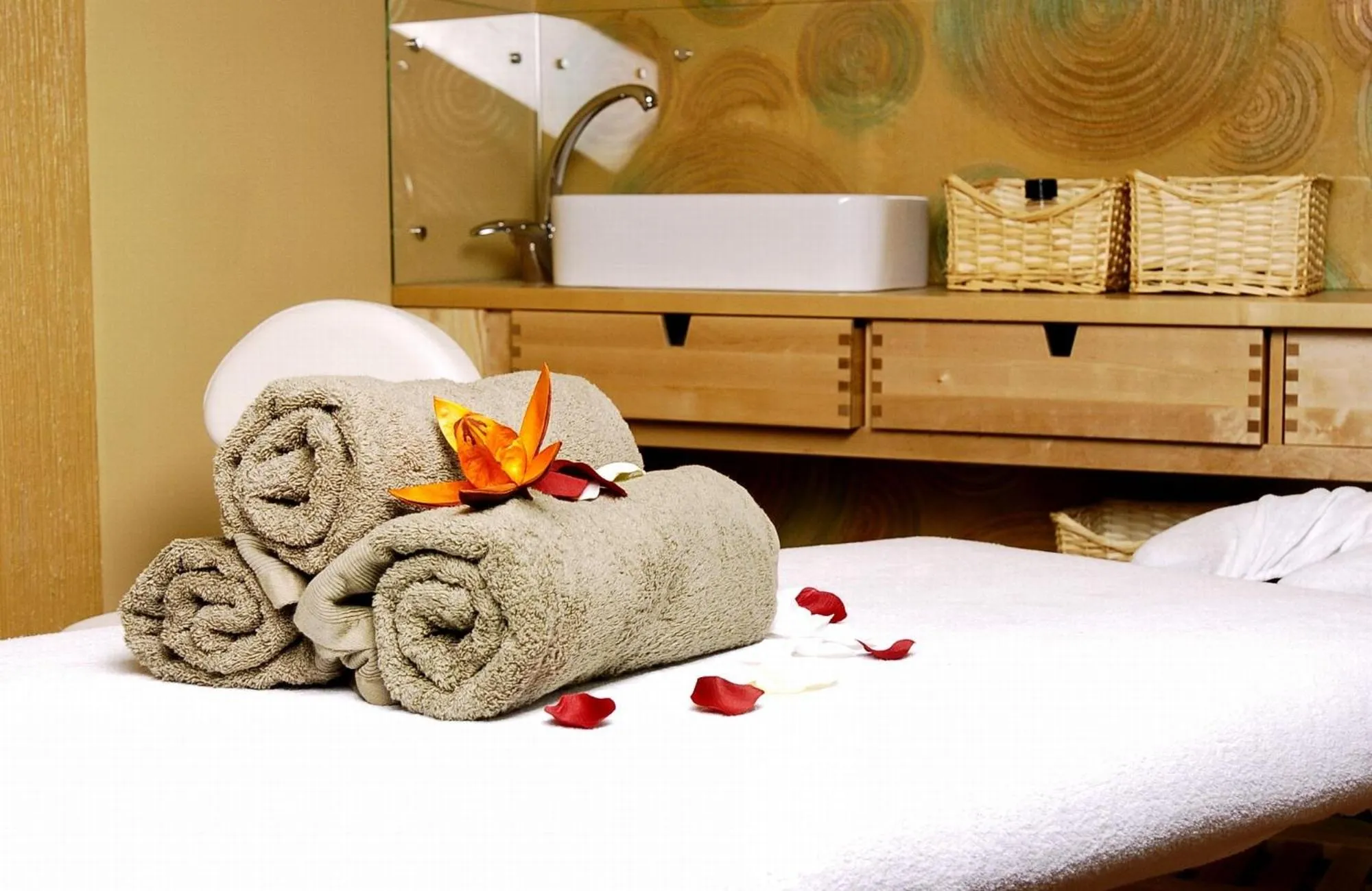 Massage, Bed in Hotel City SM Business & Spa