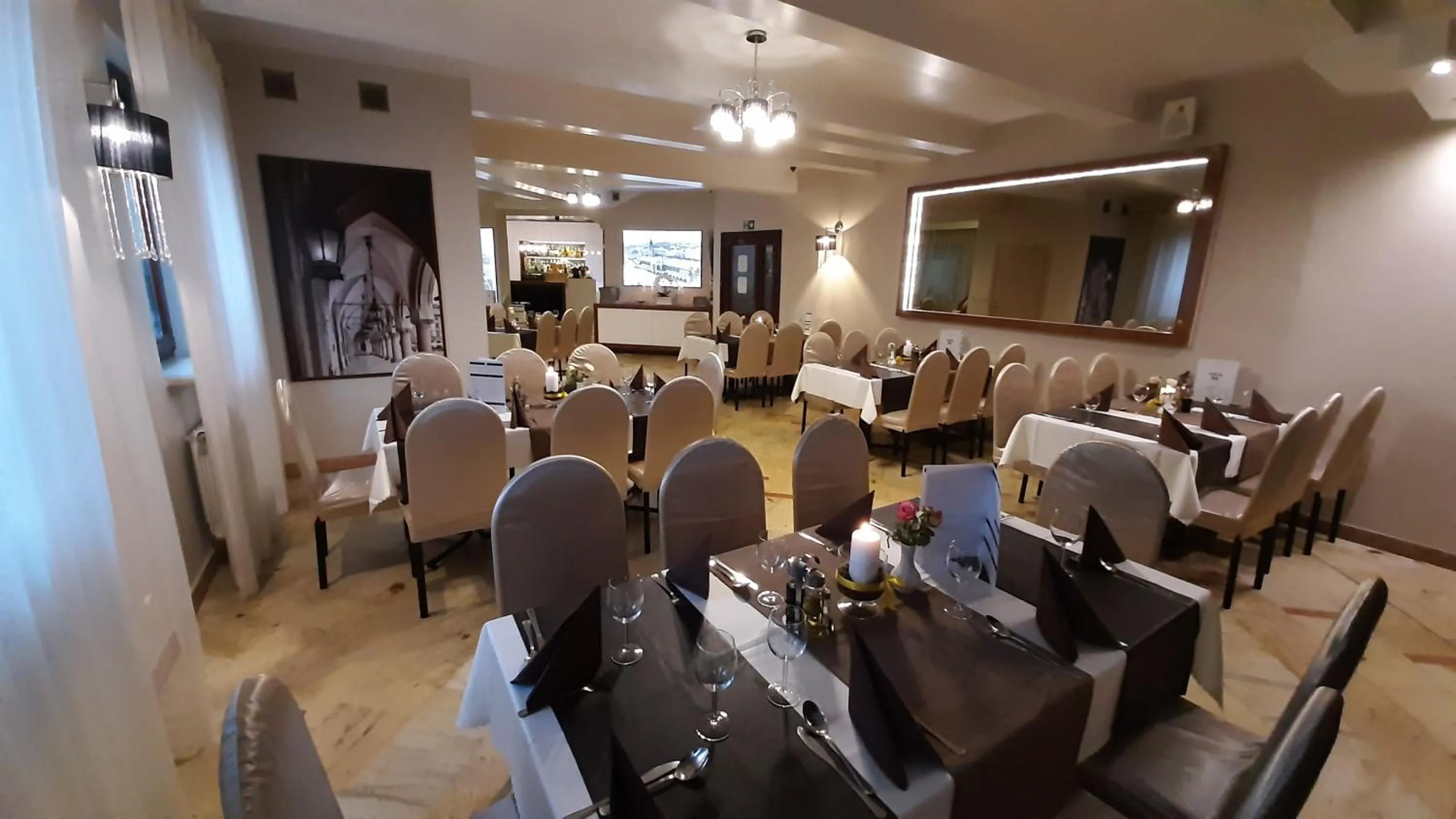 Restaurant/places to eat in Hotel City SM Business & Spa