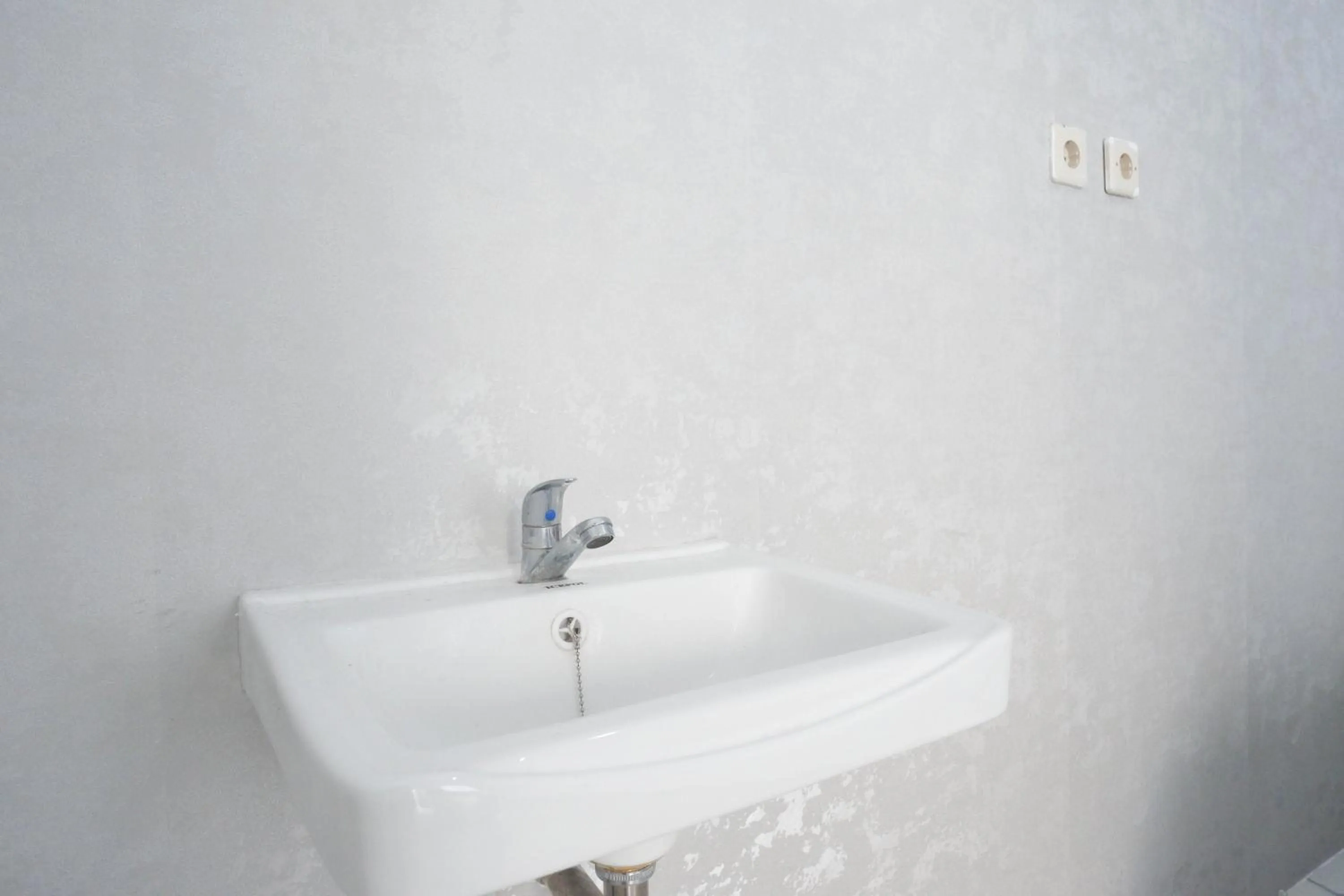 Bathroom in RedDoorz Syariah near Taruna Nusantara Magelang