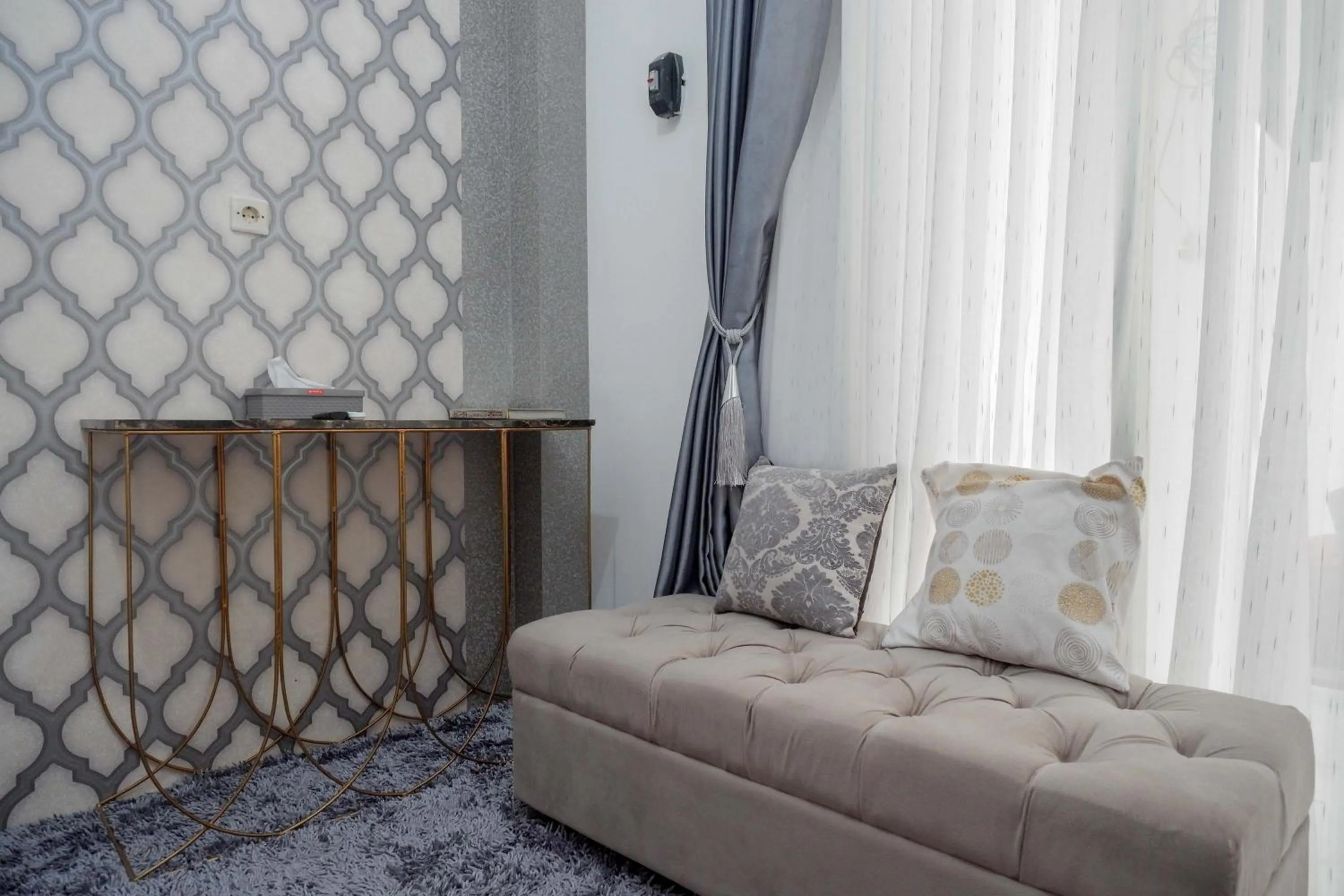 Seating area in RedDoorz Syariah near Taruna Nusantara Magelang