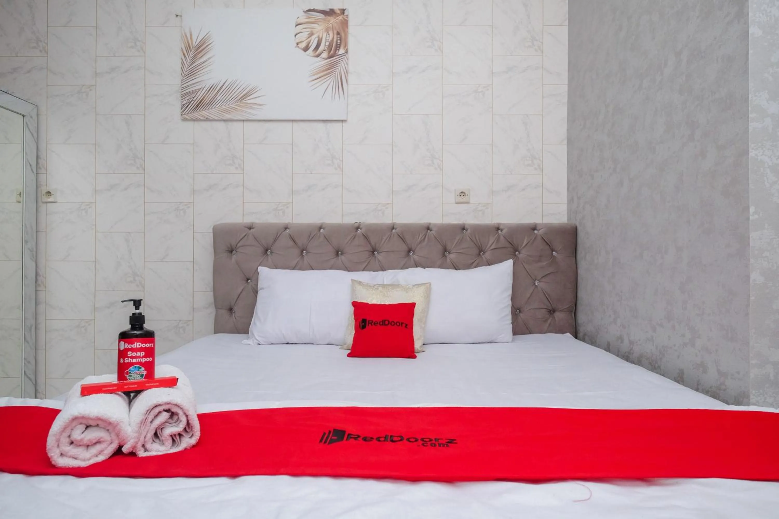 Bedroom, Bed in RedDoorz Syariah near Taruna Nusantara Magelang