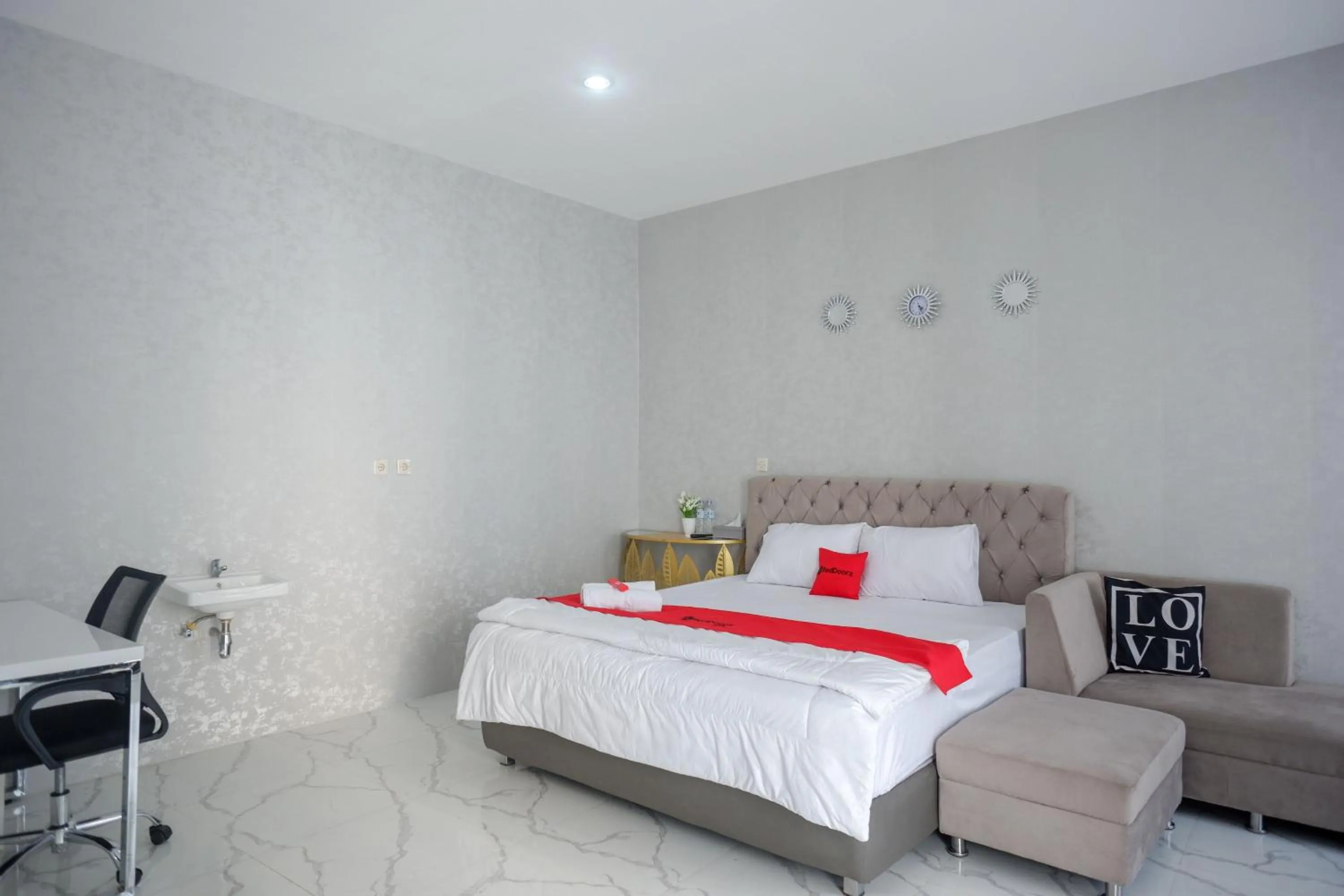 Bedroom, Bed in RedDoorz Syariah near Taruna Nusantara Magelang