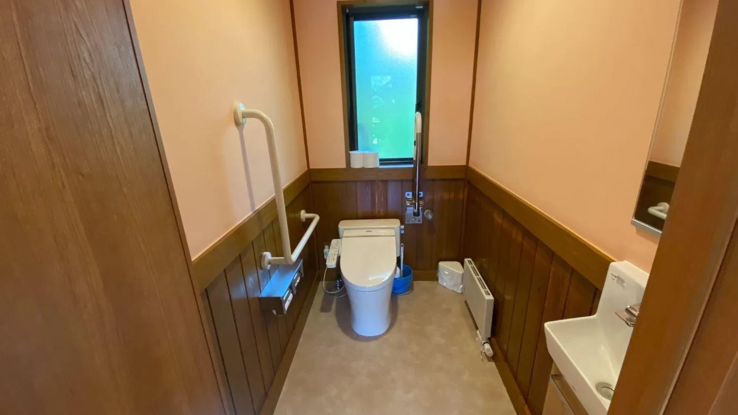 Toilet in Tabinoteitaku Yakurai Cottage