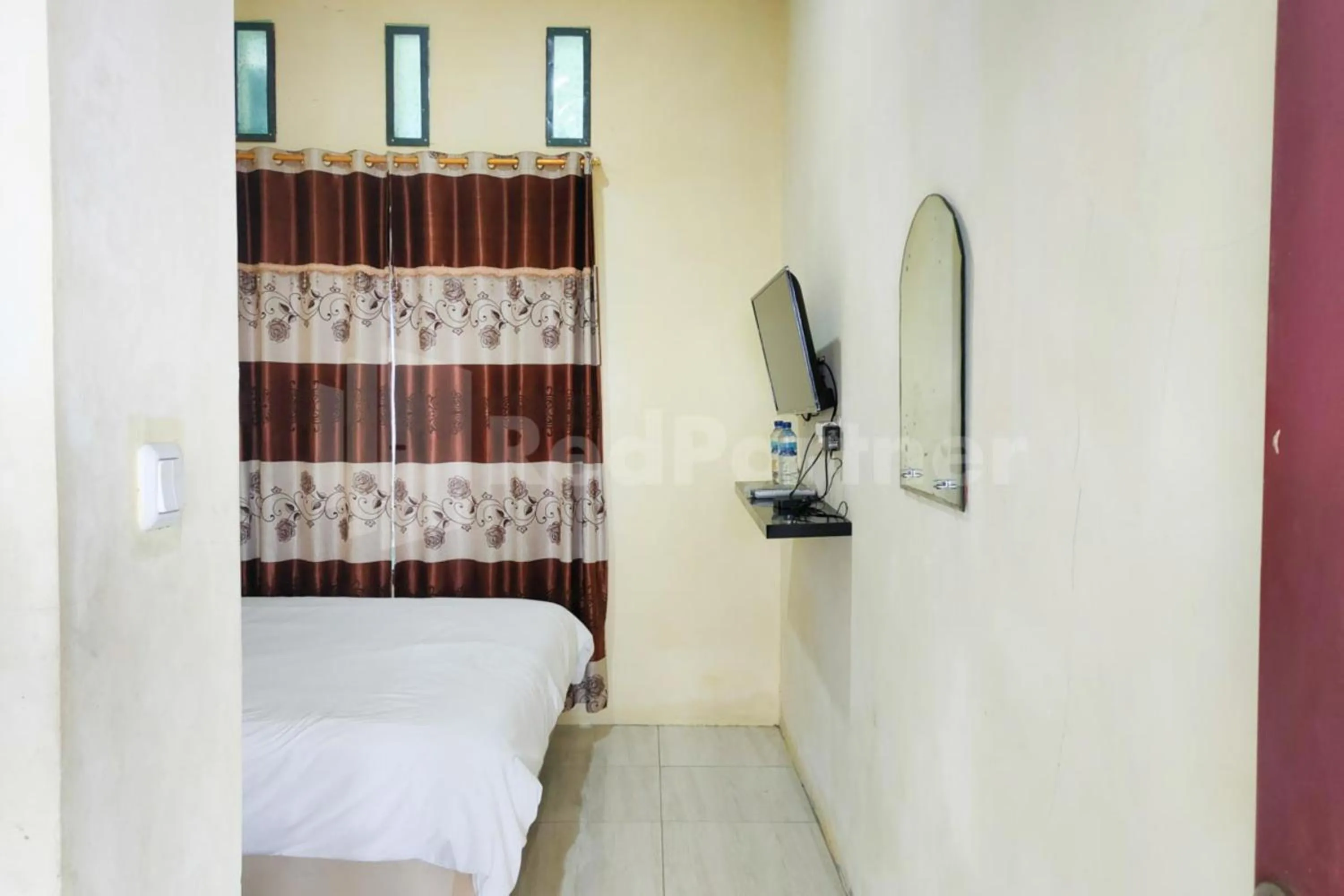 Bed in Ambarita Seaview RedPartner