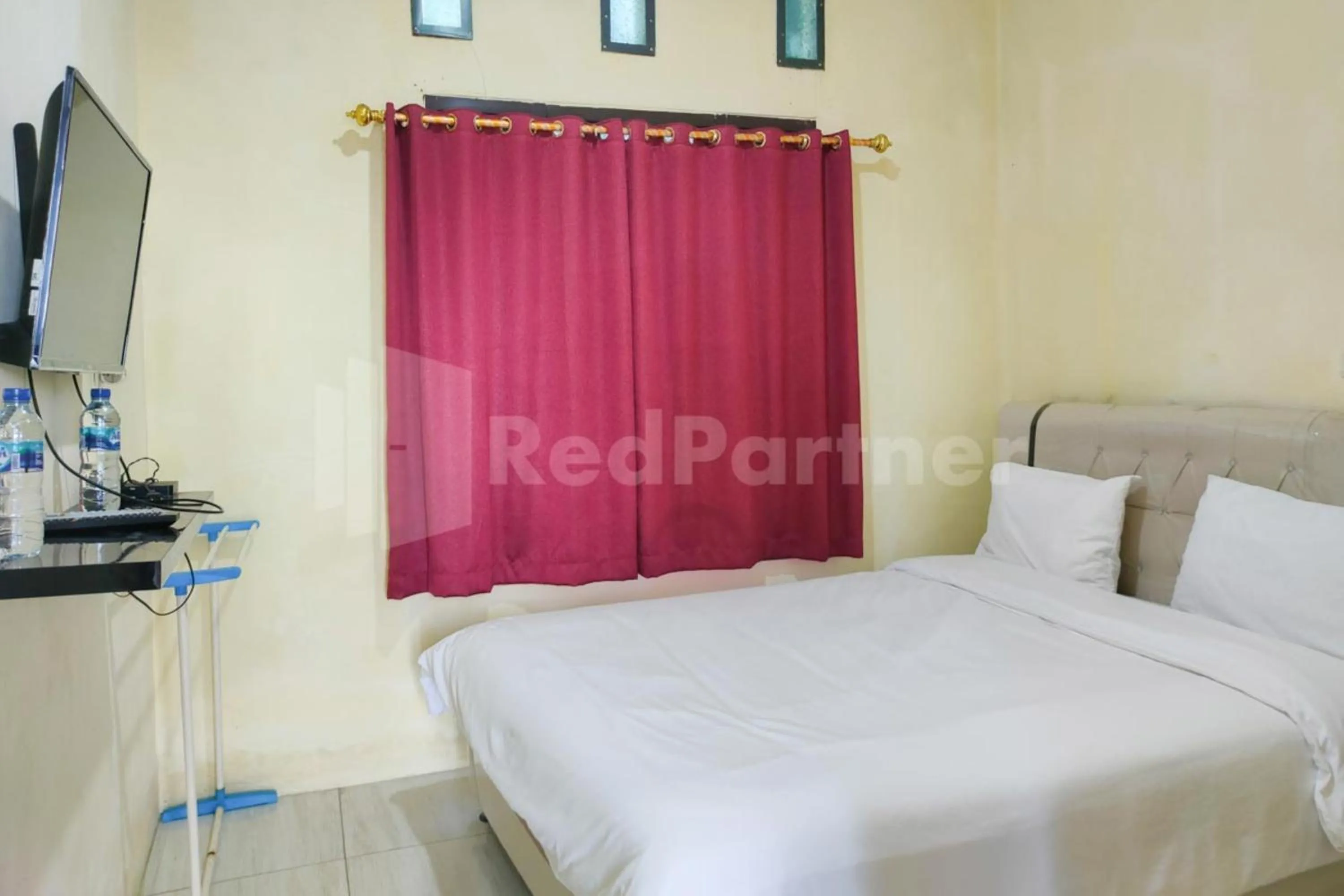 Bed in Ambarita Seaview RedPartner