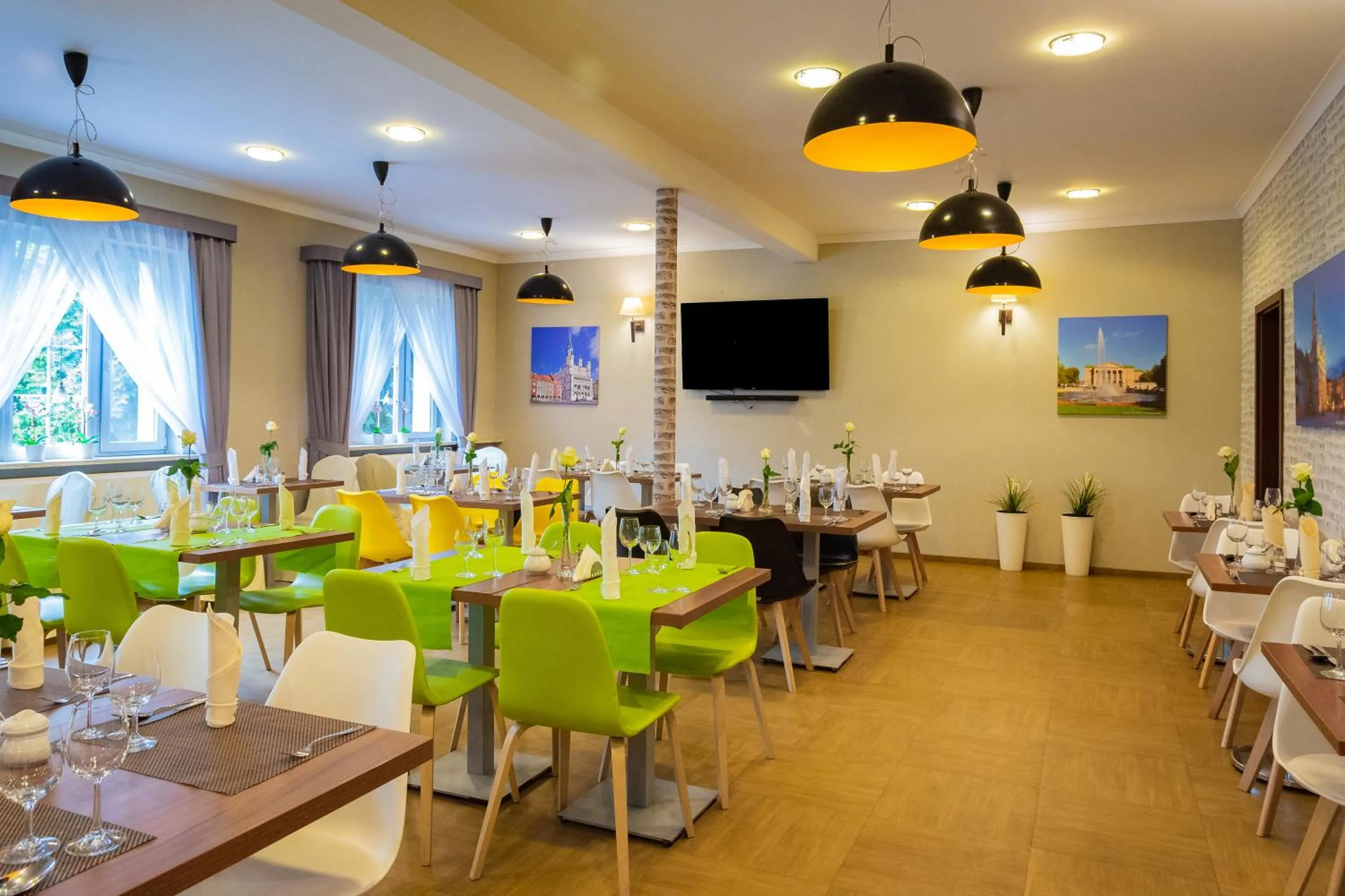 Restaurant/places to eat in Hotel Topaz Poznań Centrum