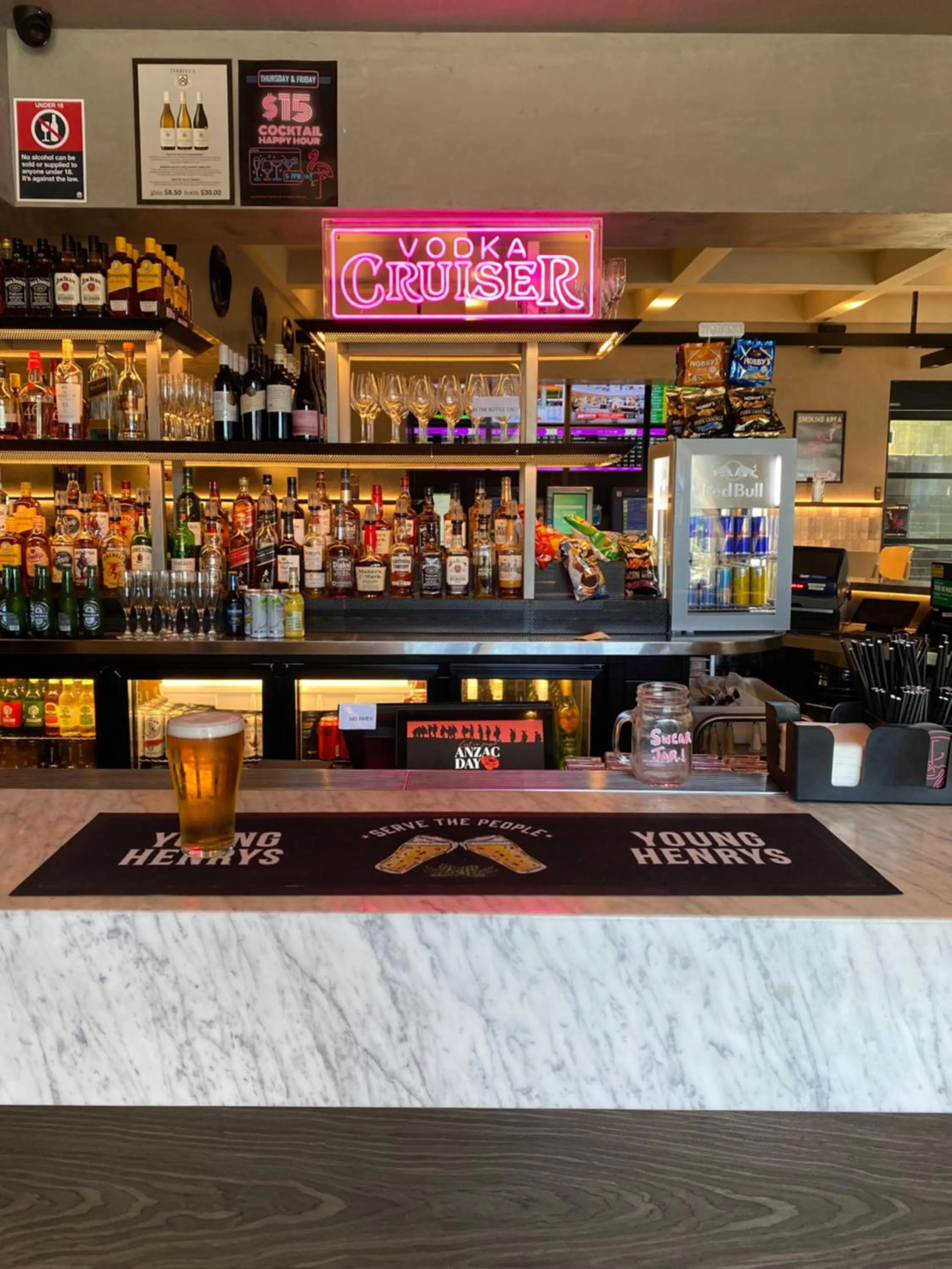 Lounge or bar in Illinois Hotel