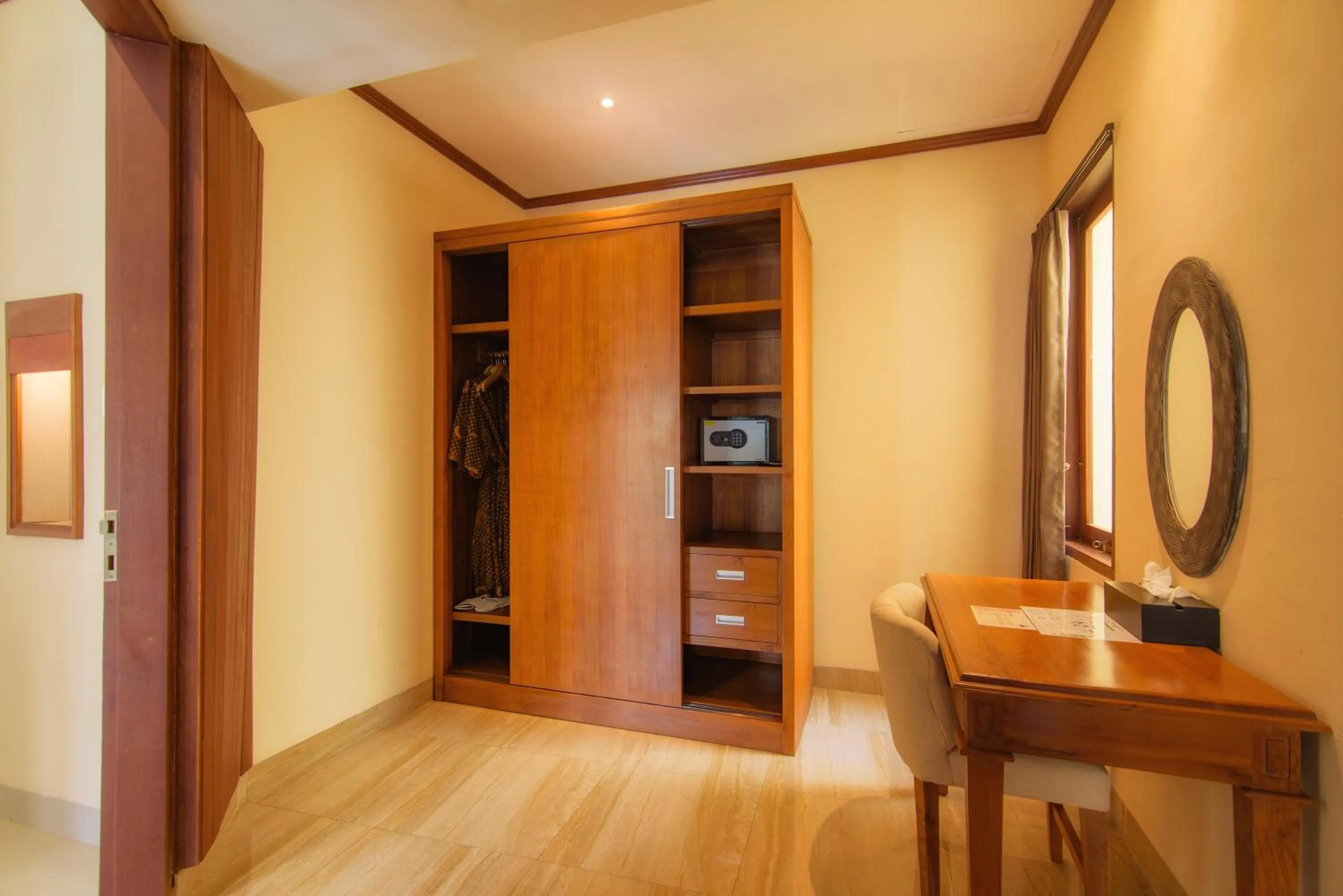 wardrobe in Champlung Sari Villa & Spa Ubud