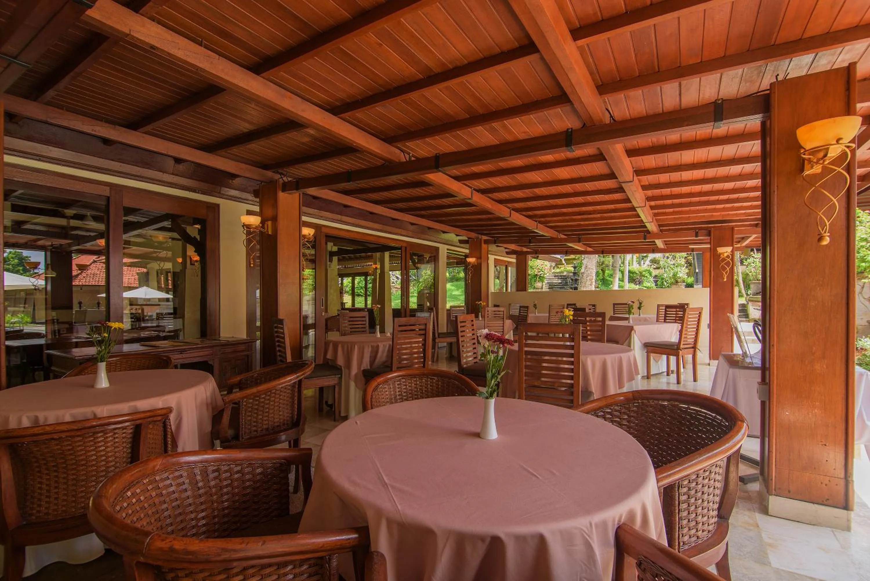 Restaurant/places to eat in Champlung Sari Villa & Spa Ubud