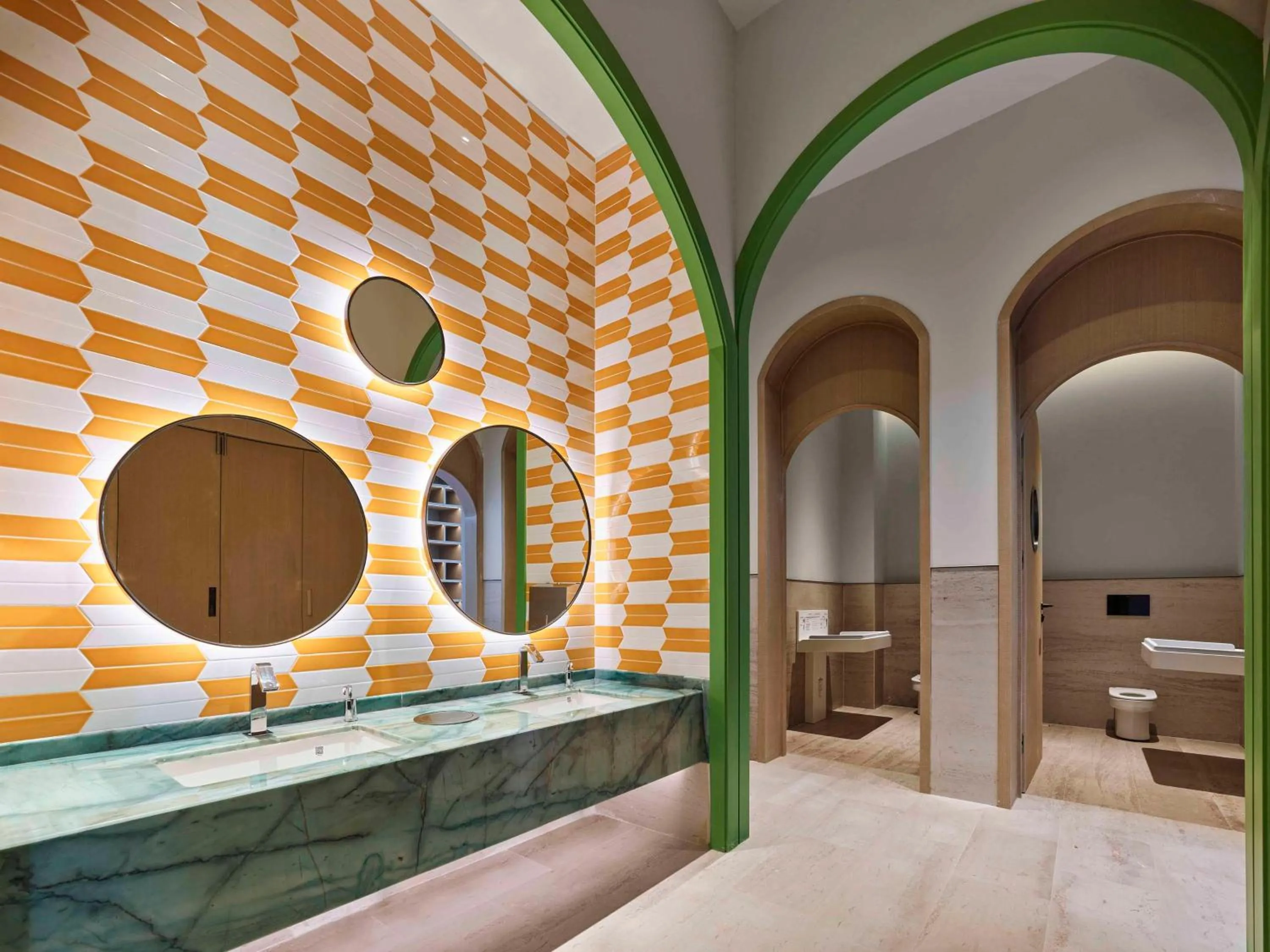 Toilet in Doubletree By Hilton Taizhou Shenxianju