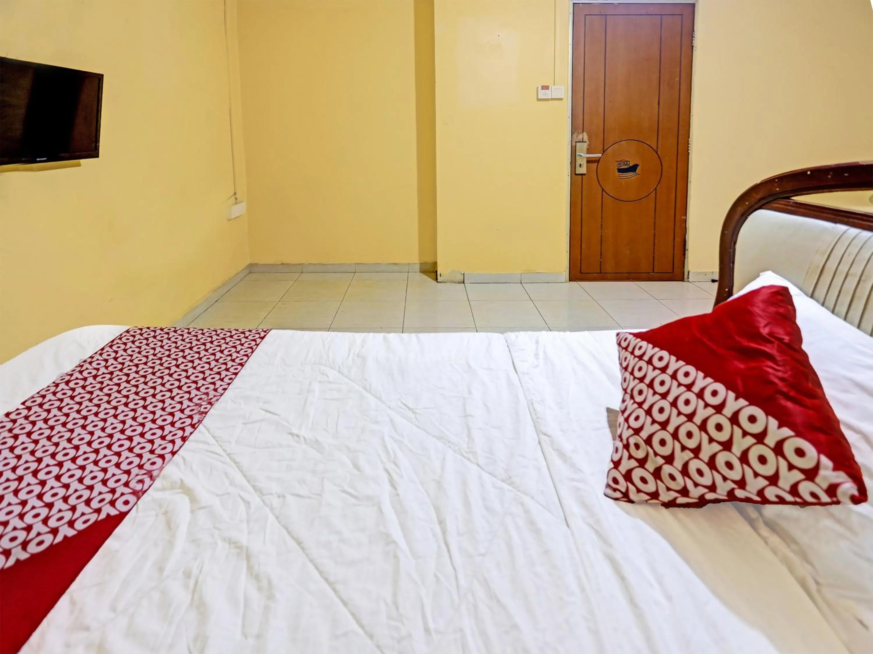 Bedroom, Bed in Hotel O Jasmine 999