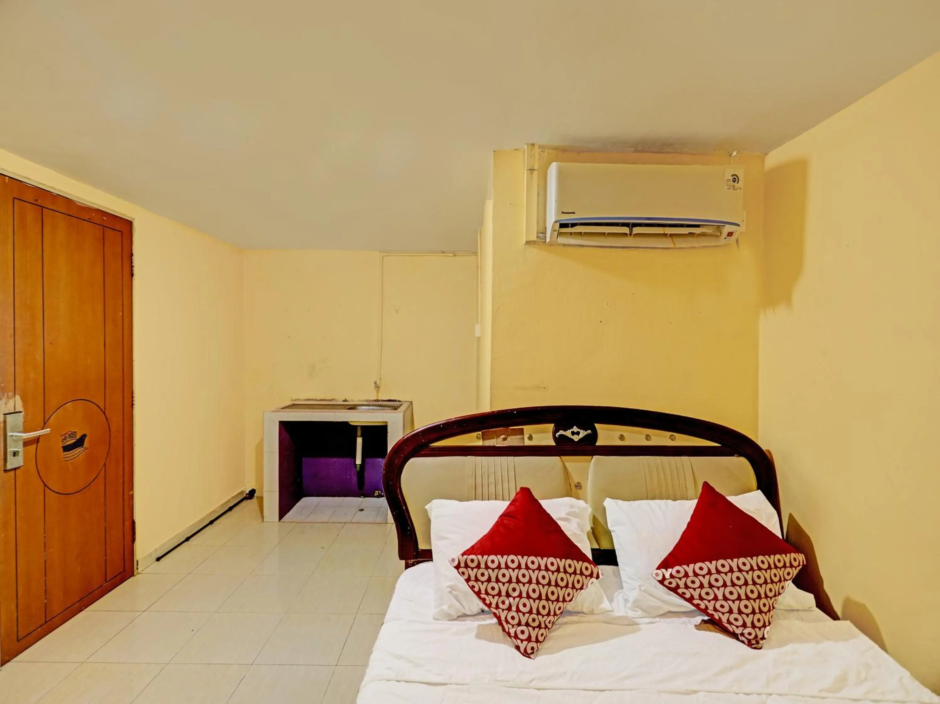 Bedroom, Bed in Hotel O Jasmine 999